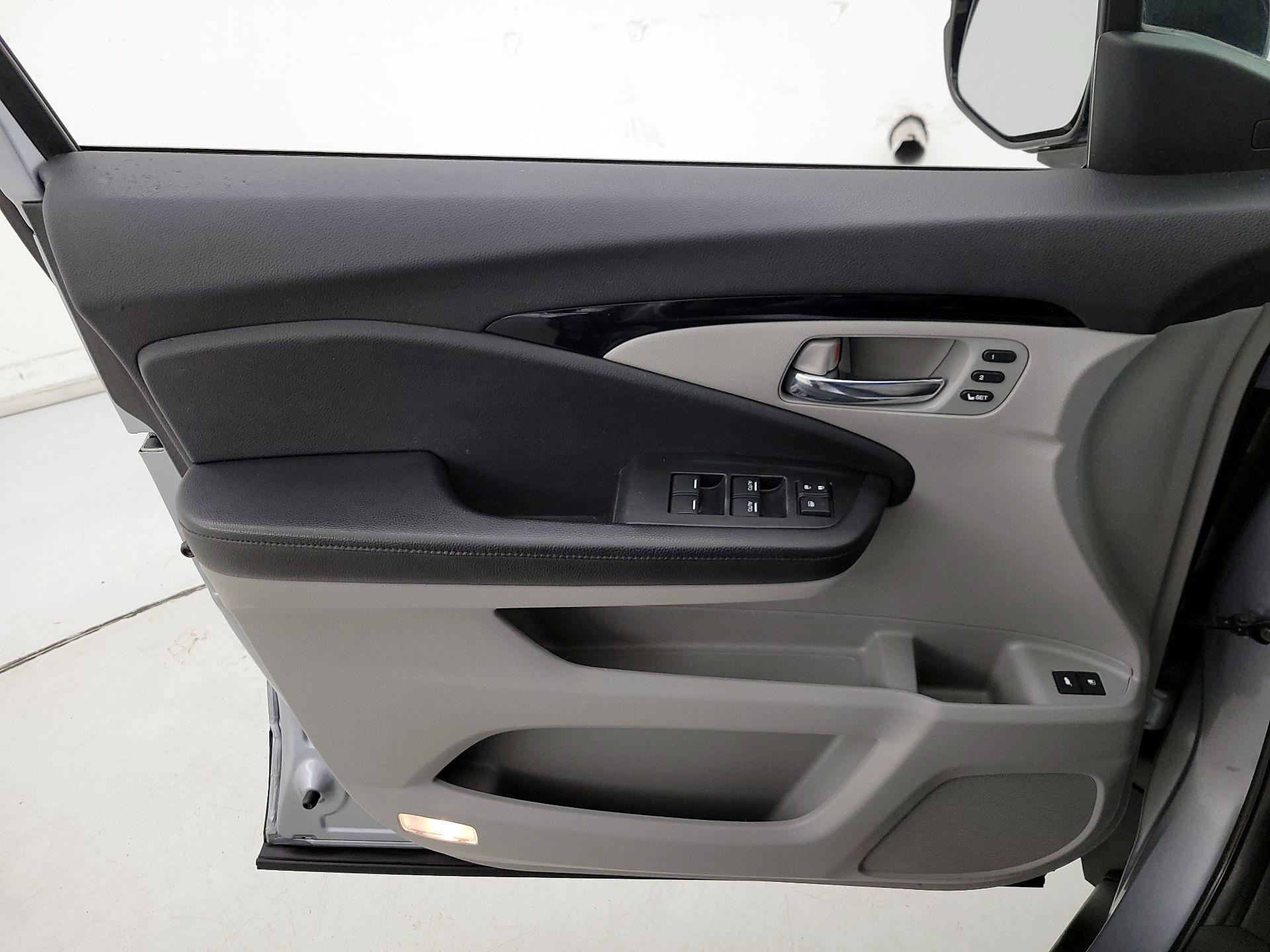 Thumbnail: 2020 Honda Pilot - 12