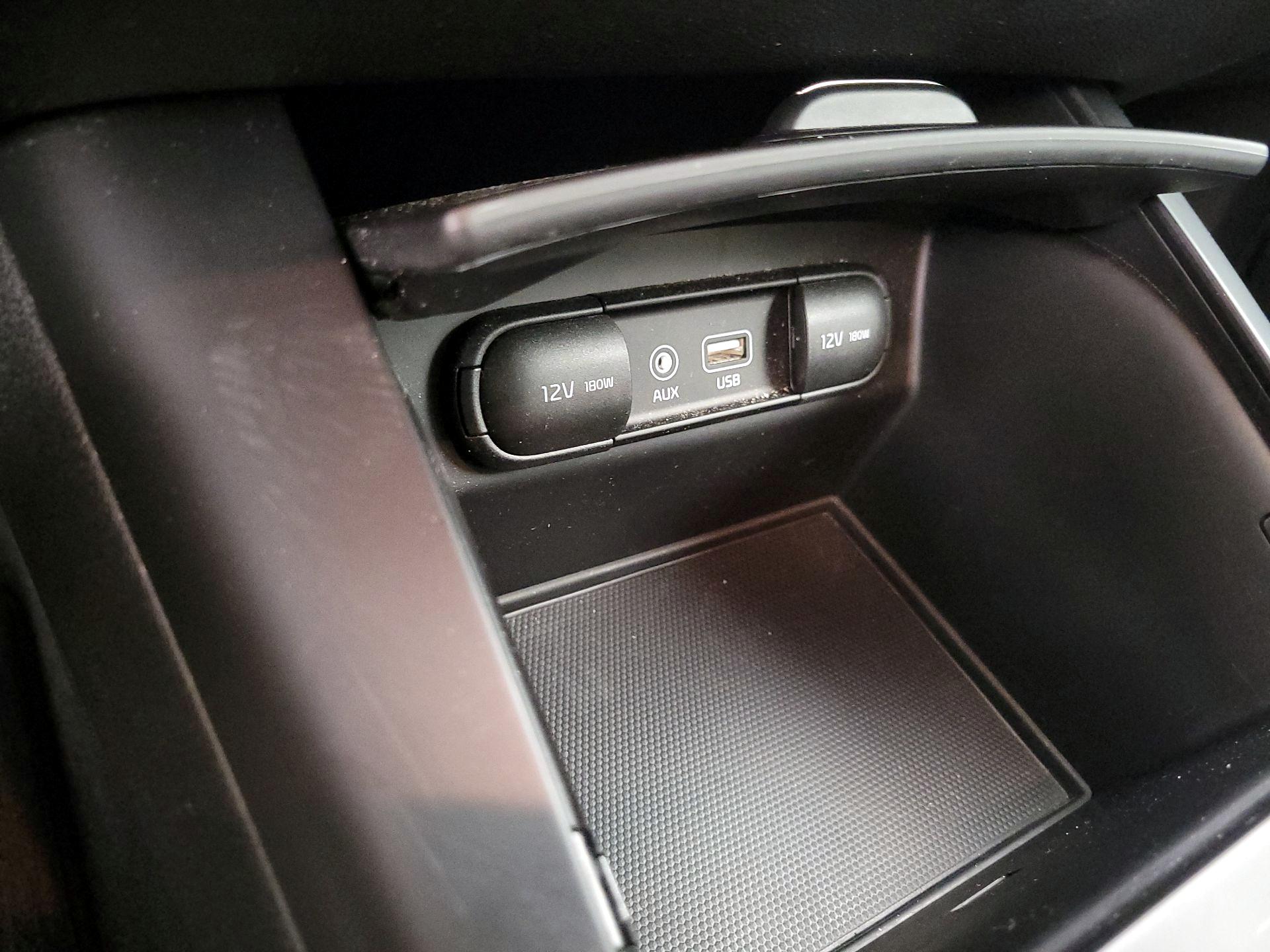 Thumbnail: 2019 Kia Sorento - 18