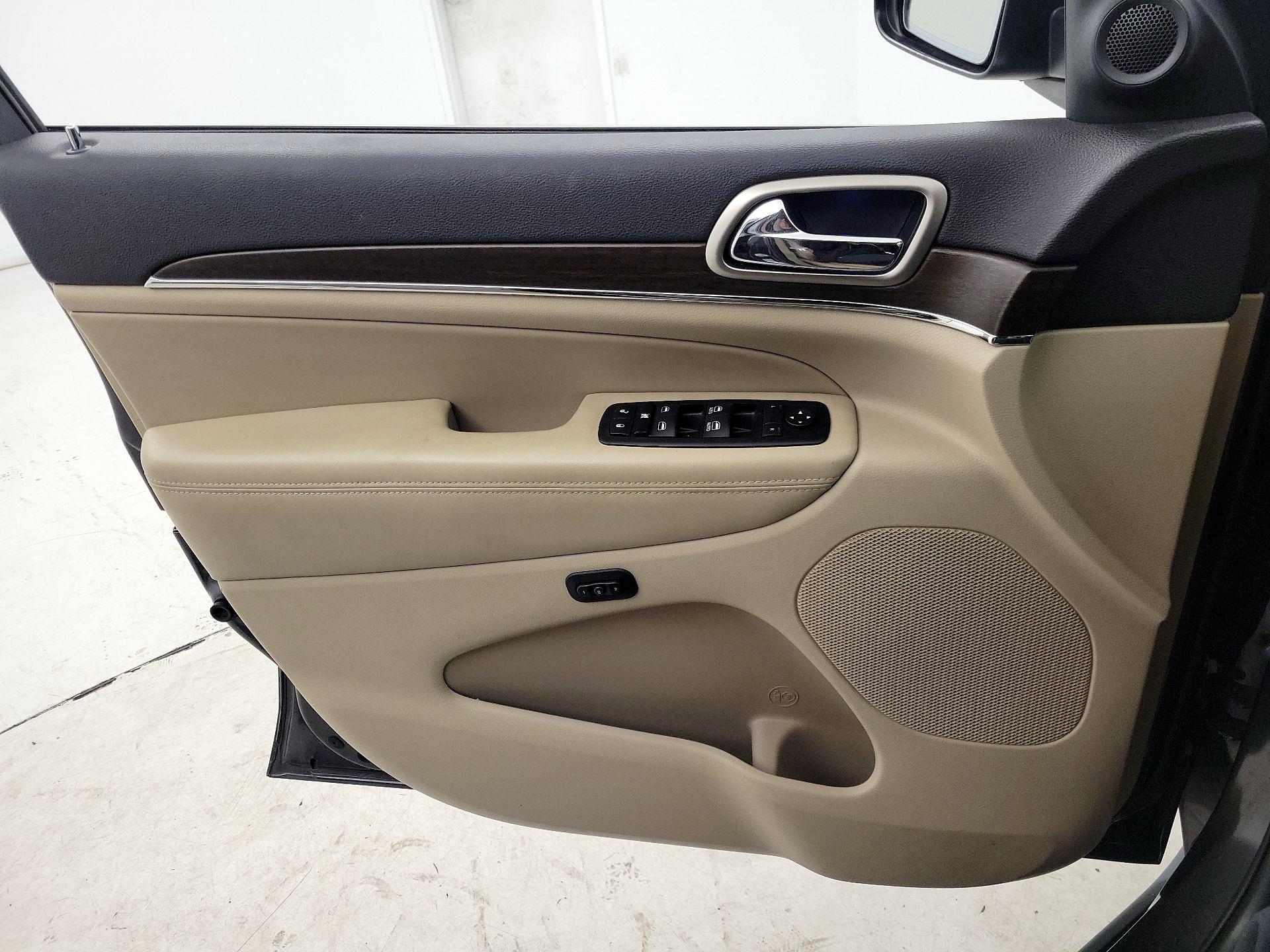 Thumbnail: 2016 Jeep Grand Cherokee - 12