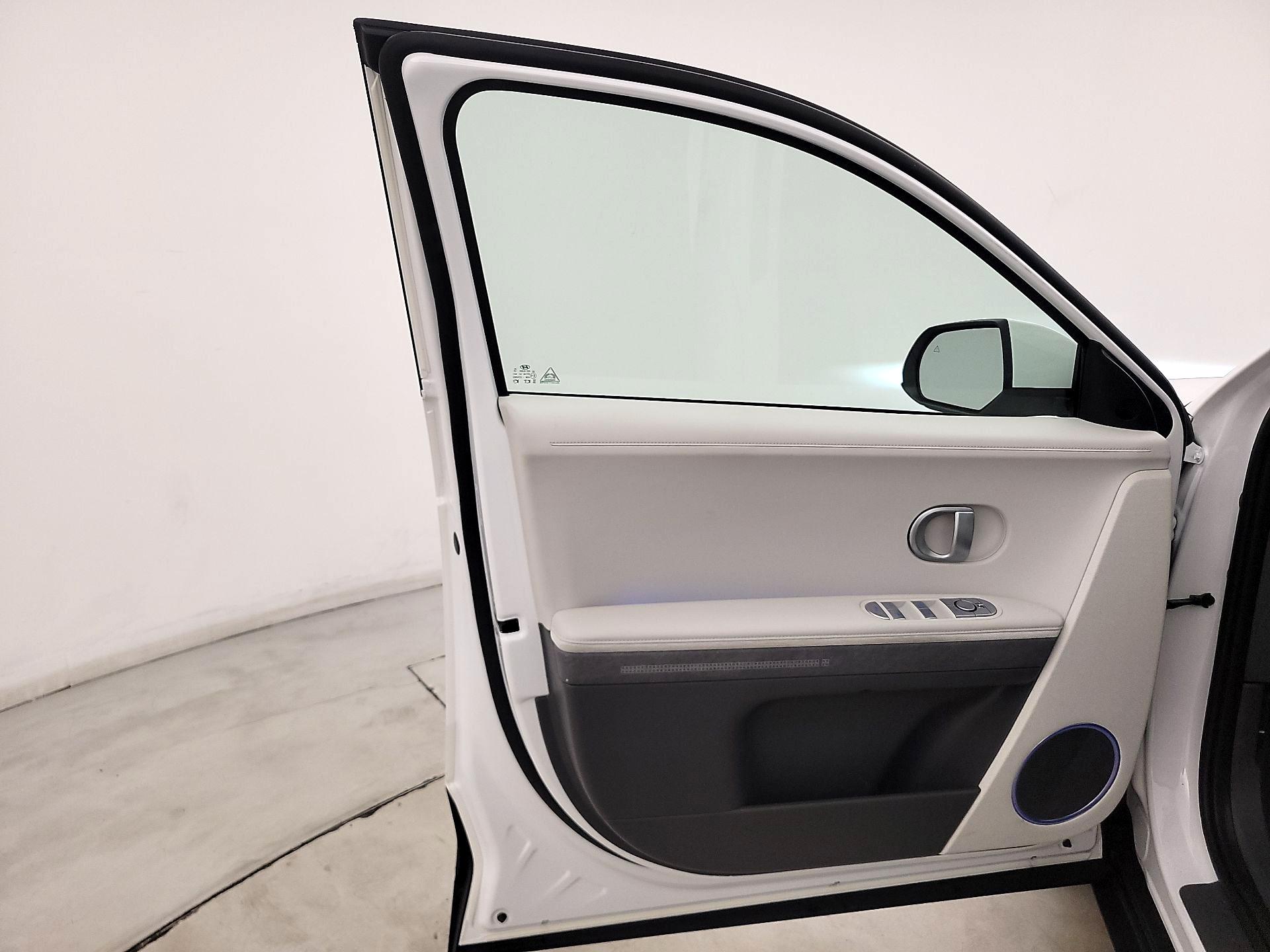 Thumbnail: 2023 Hyundai Ioniq 5 - 12