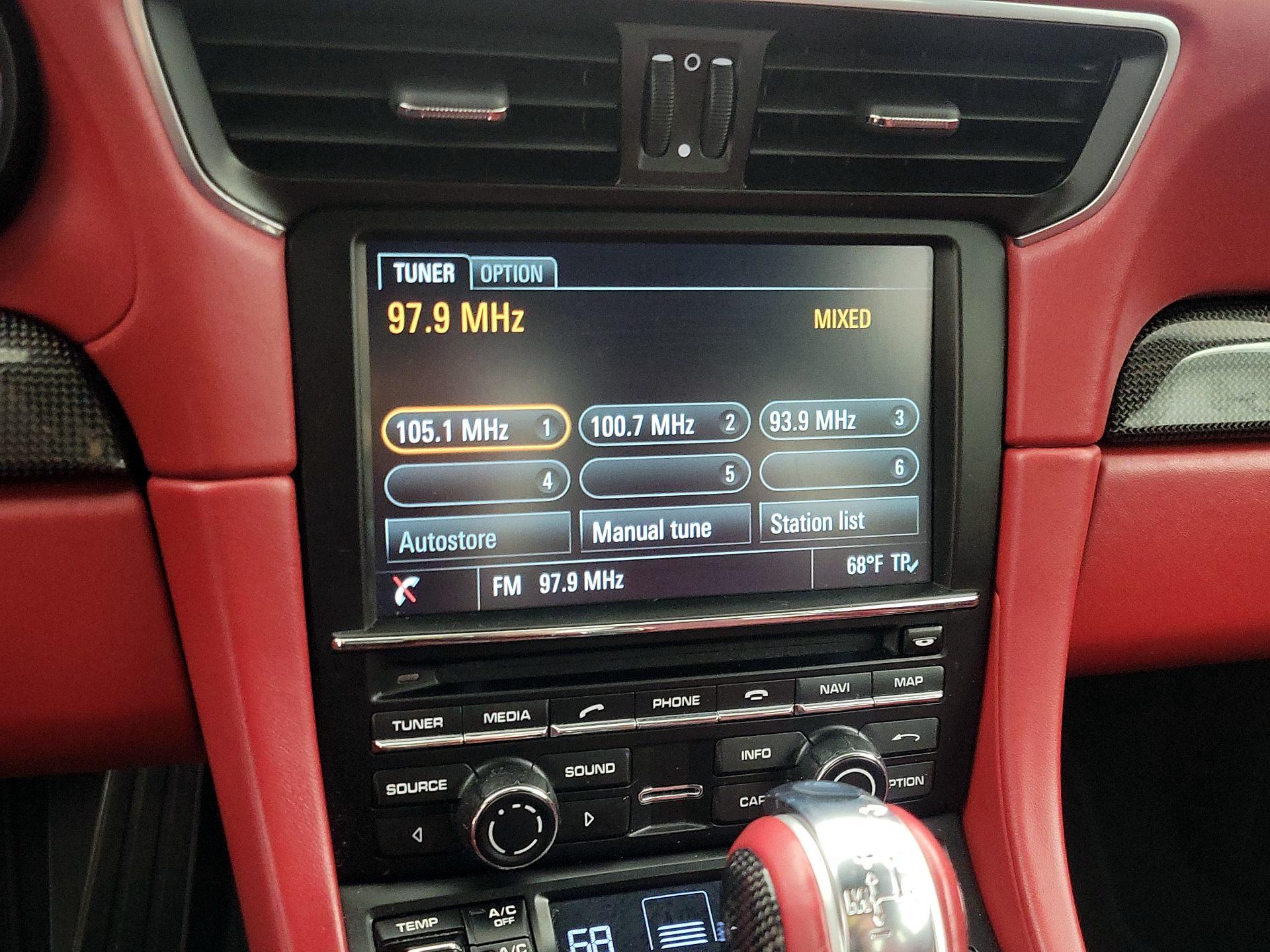 Thumbnail: 2016 Porsche 911 - 14