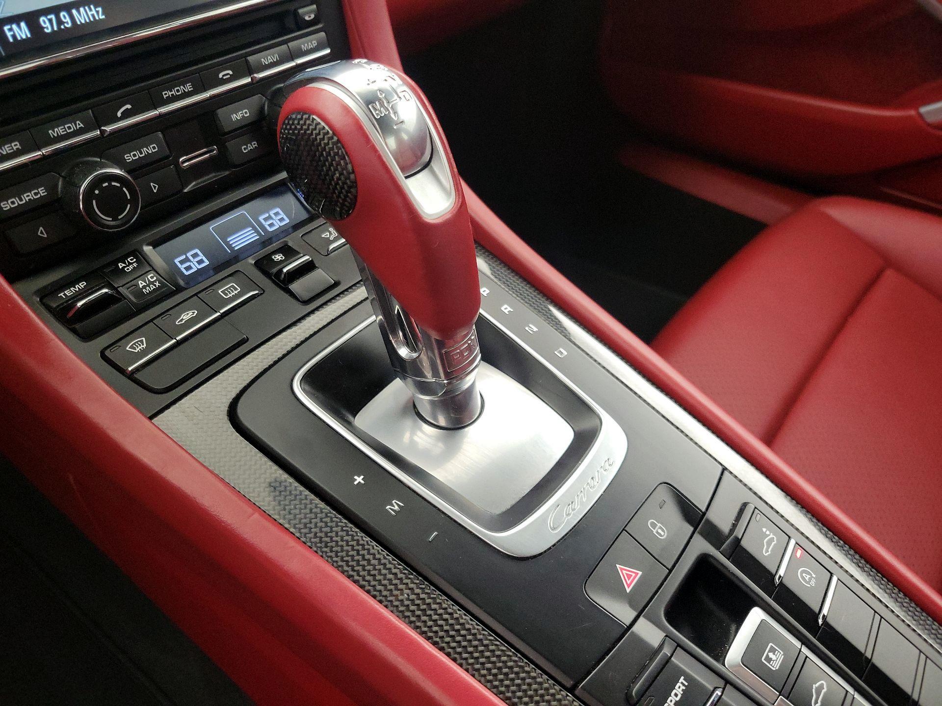 Thumbnail: 2016 Porsche 911 - 16