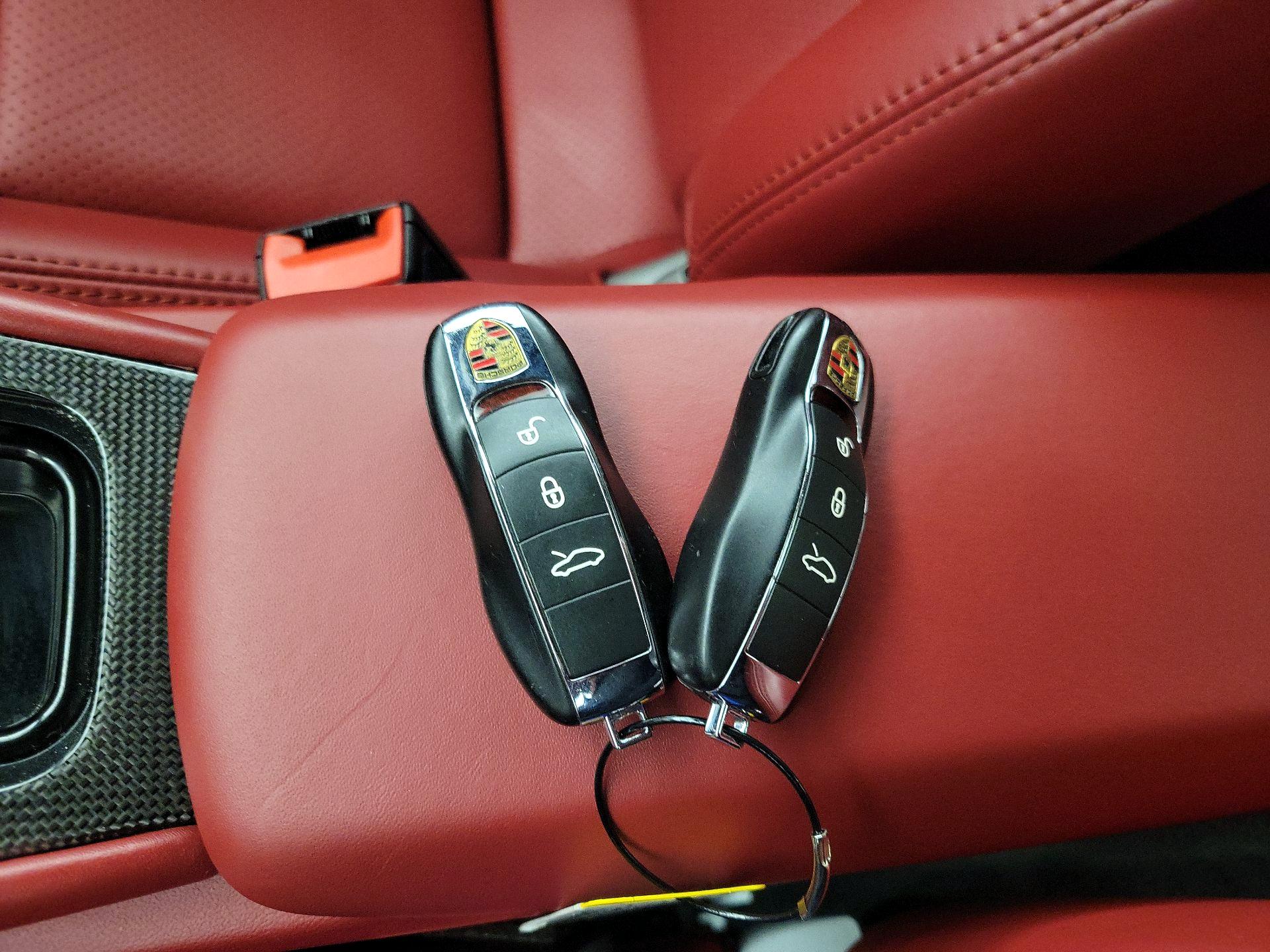 Thumbnail: 2016 Porsche 911 - 20