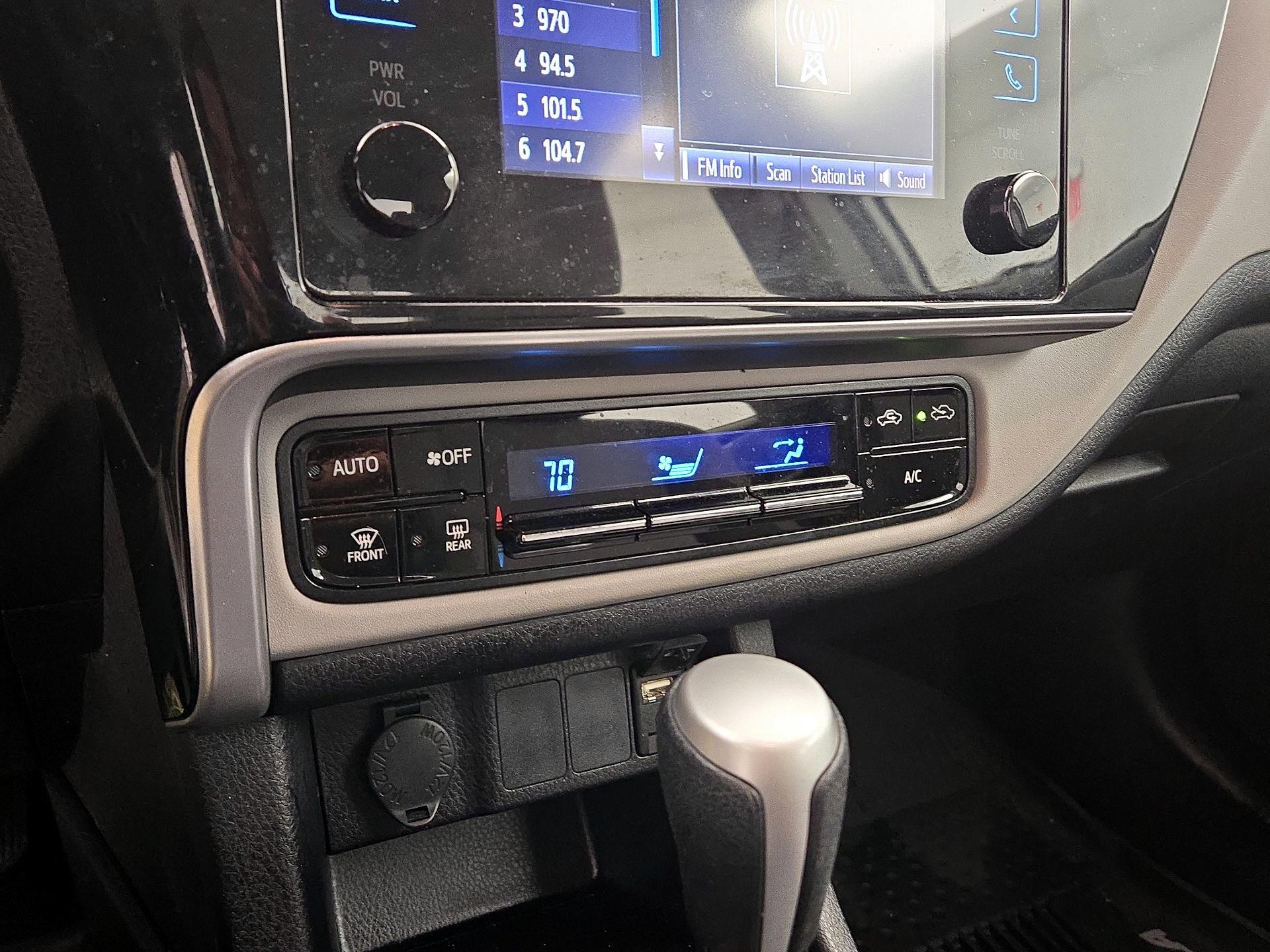 Thumbnail: 2018 Toyota Corolla - 16