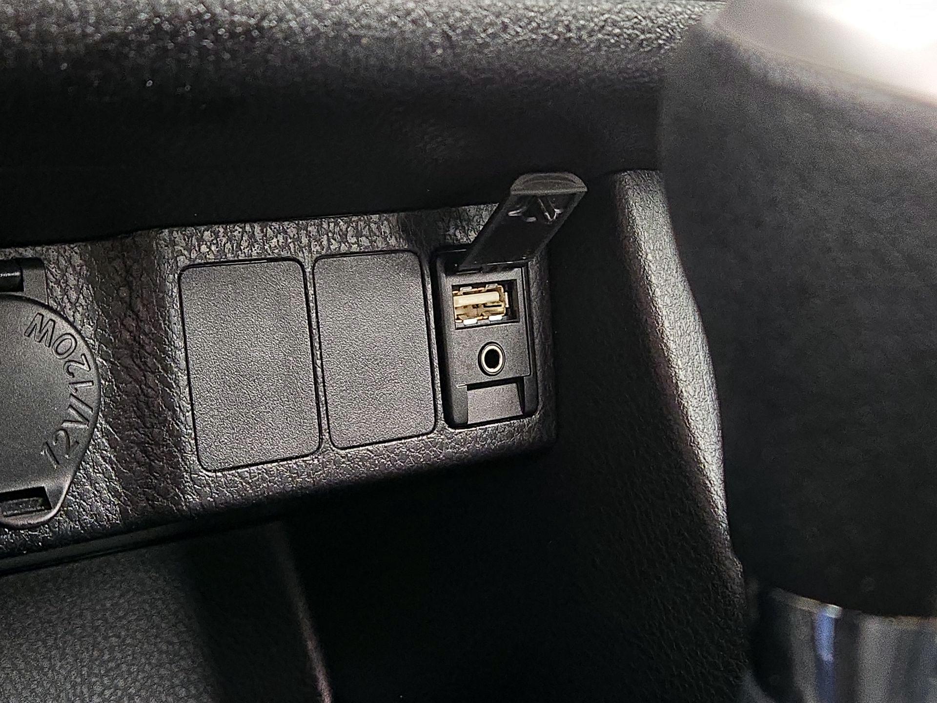 Thumbnail: 2018 Toyota Corolla - 18