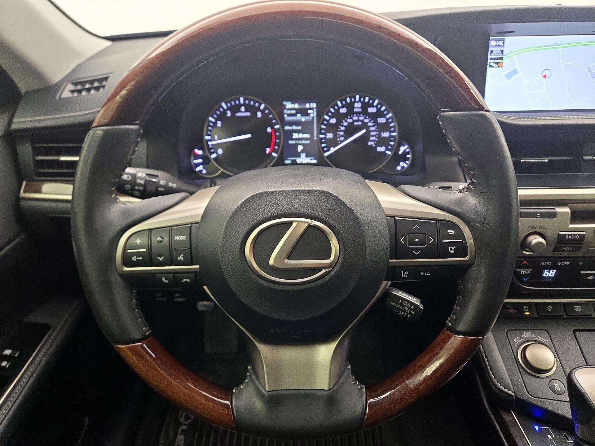 Thumbnail: 2018 Lexus ES - 10