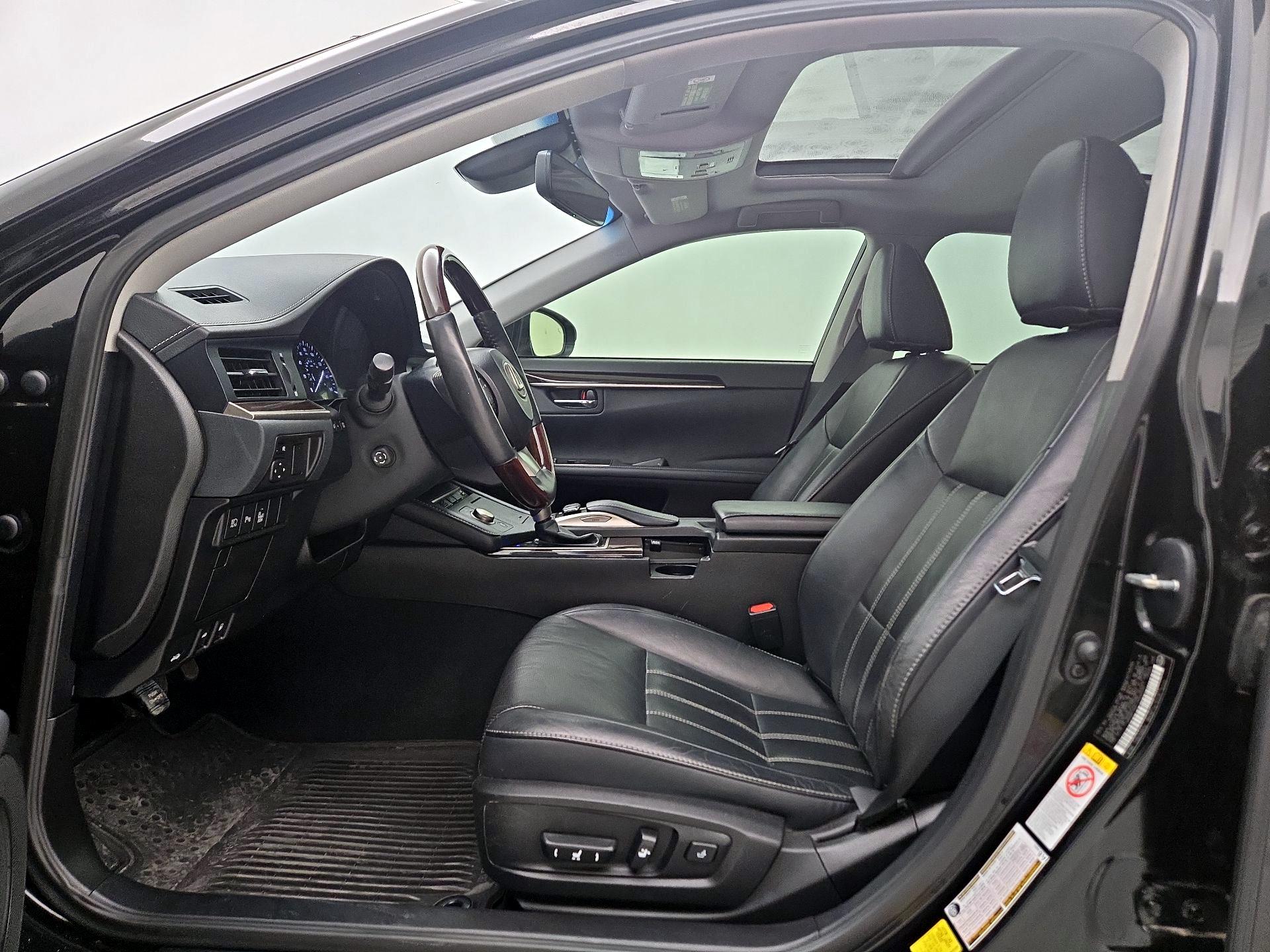 Thumbnail: 2018 Lexus ES - 11