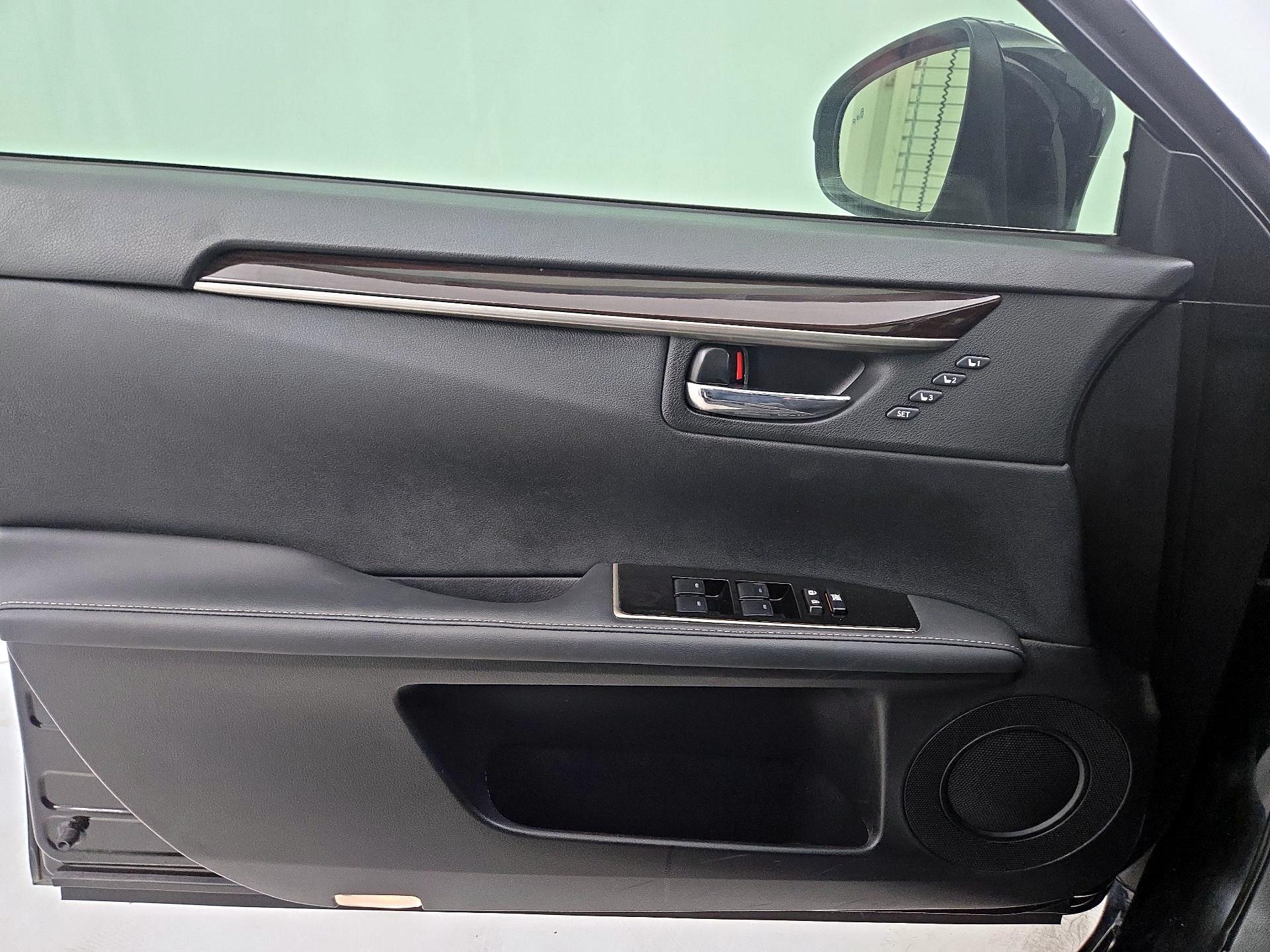 Thumbnail: 2018 Lexus ES - 12