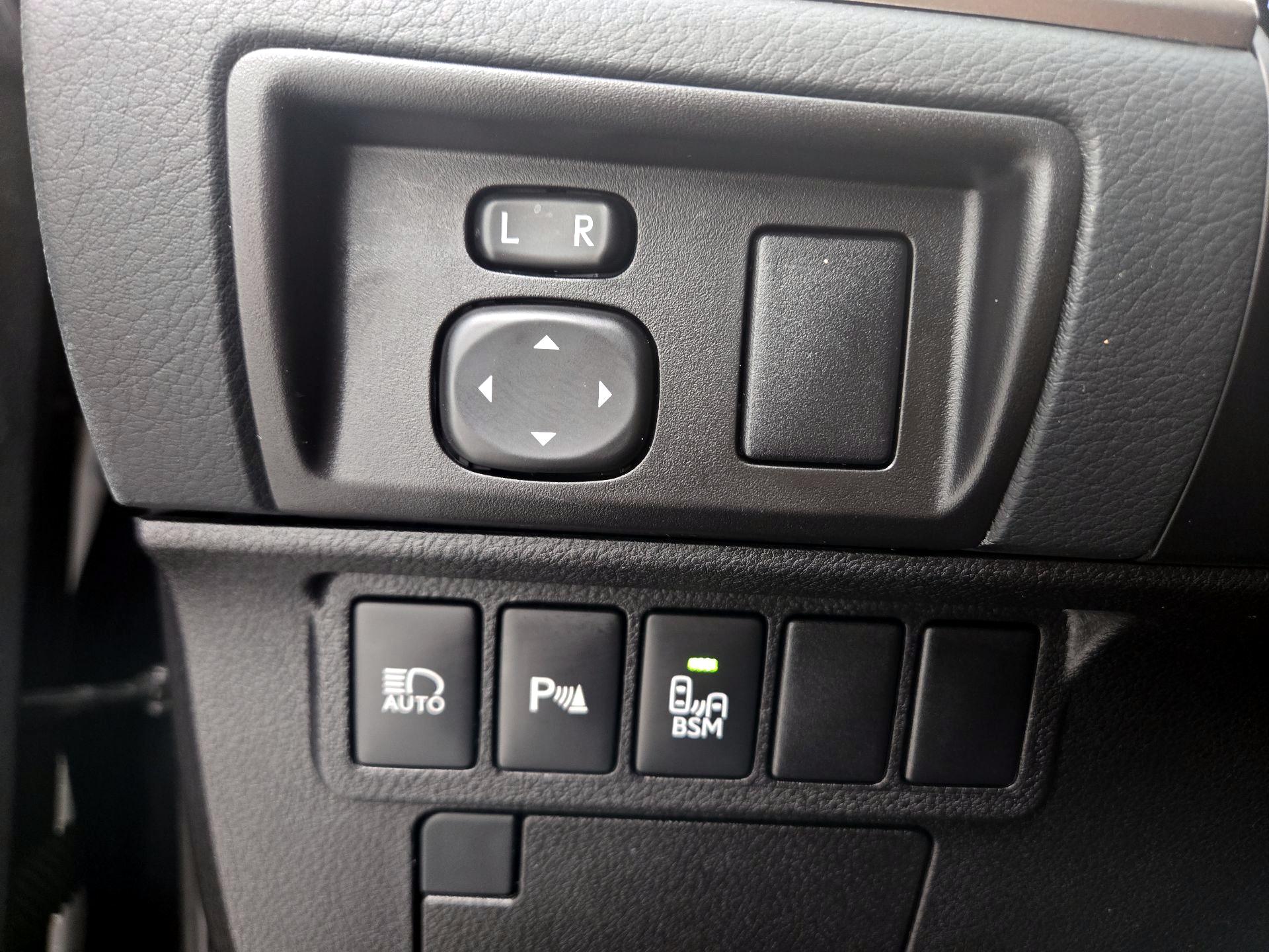 Thumbnail: 2018 Lexus ES - 13