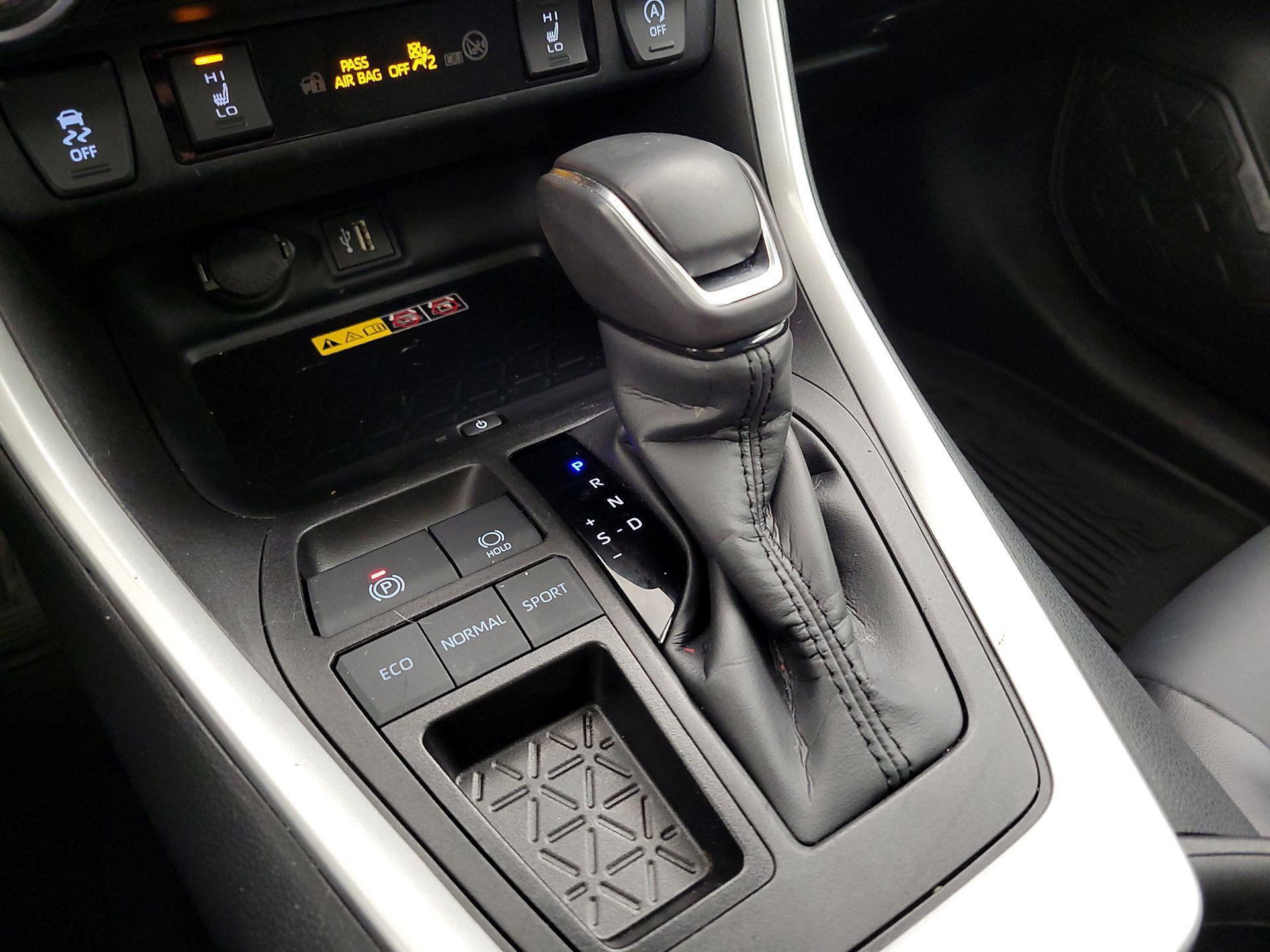 Thumbnail: 2023 Toyota RAV4 - 17