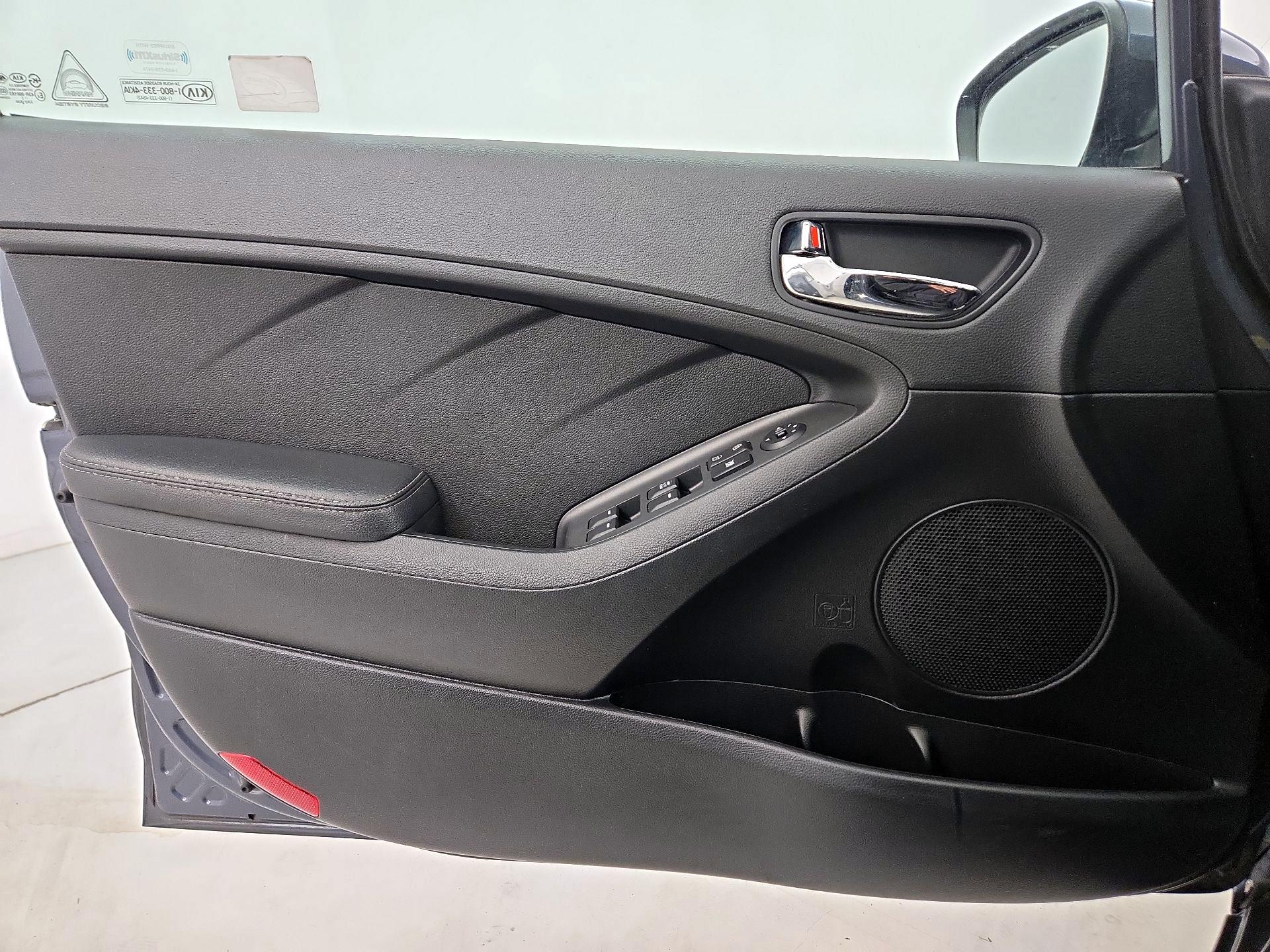 Thumbnail: 2016 Kia Forte - 12