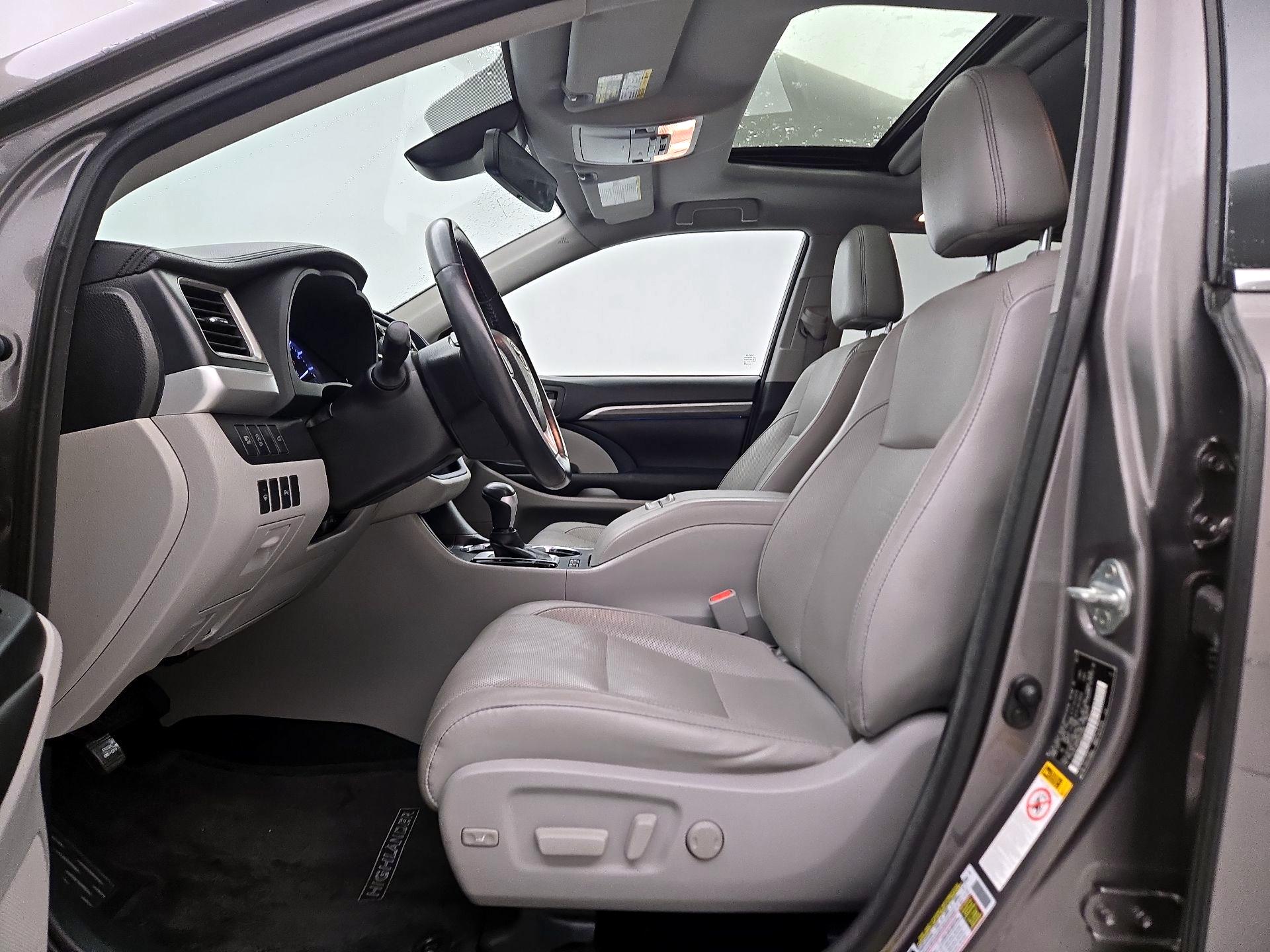 Thumbnail: 2017 Toyota Highlander - 11