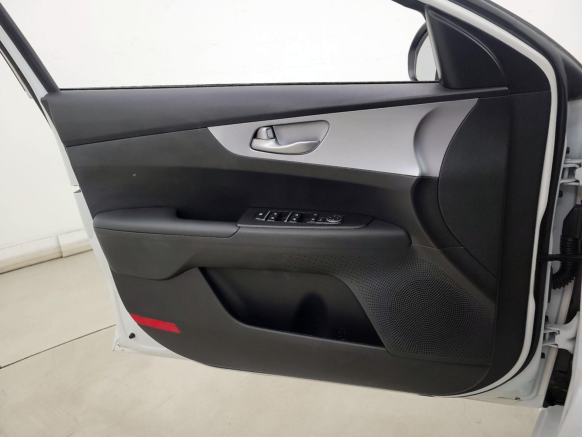 Thumbnail: 2023 Kia Forte - 12