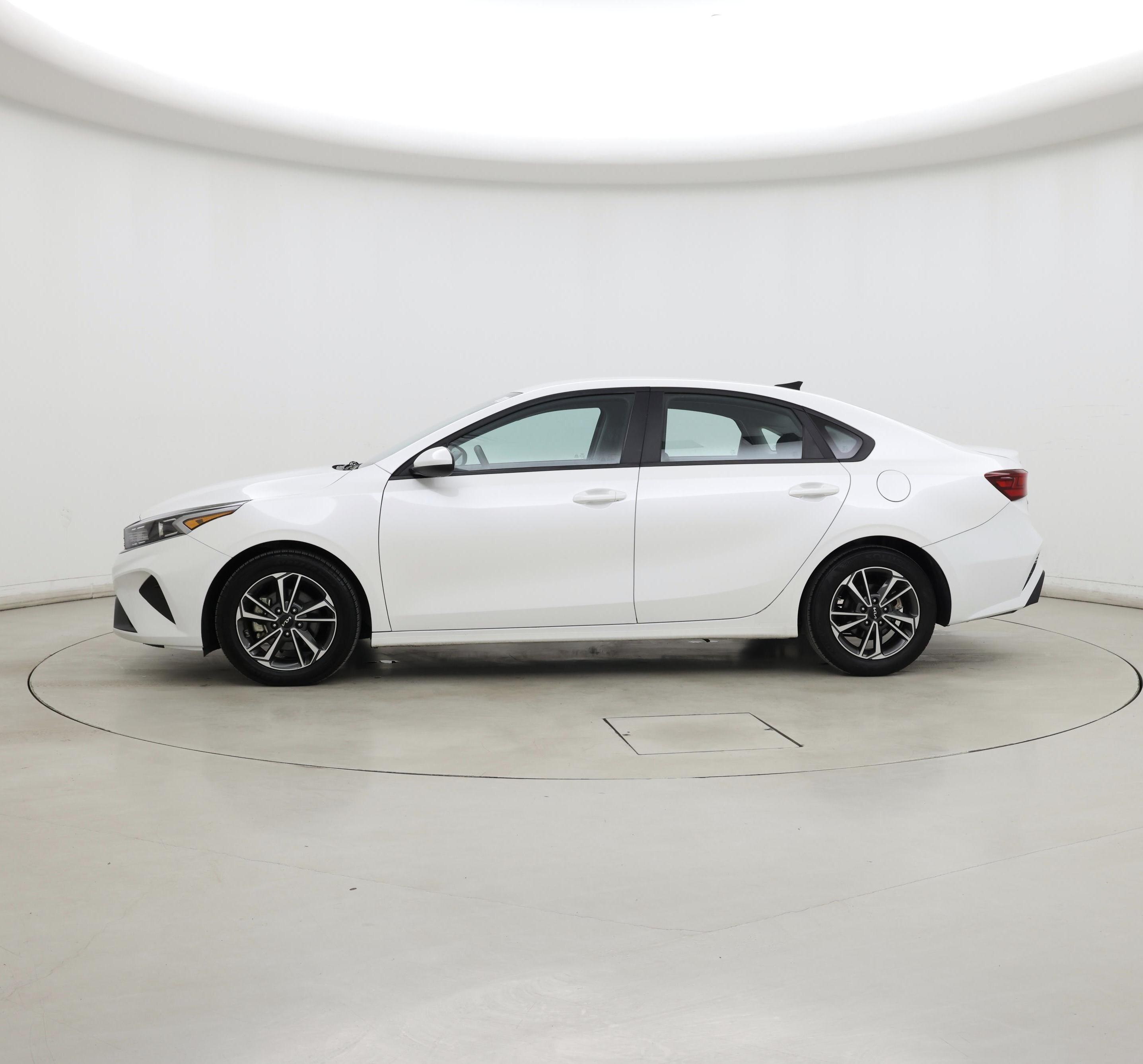 Thumbnail: 2023 Kia Forte - 3