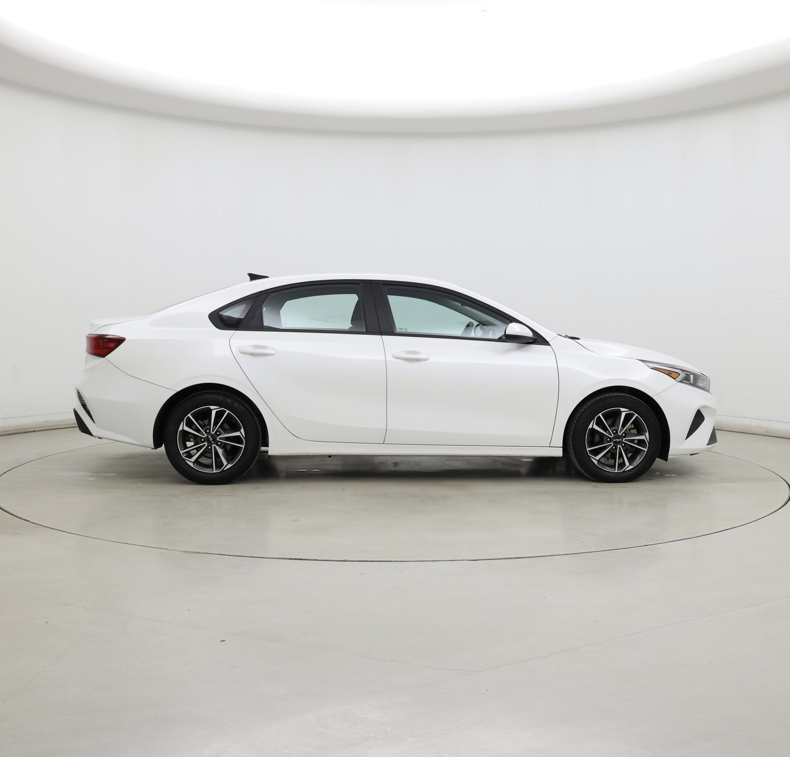 Thumbnail: 2023 Kia Forte - 7