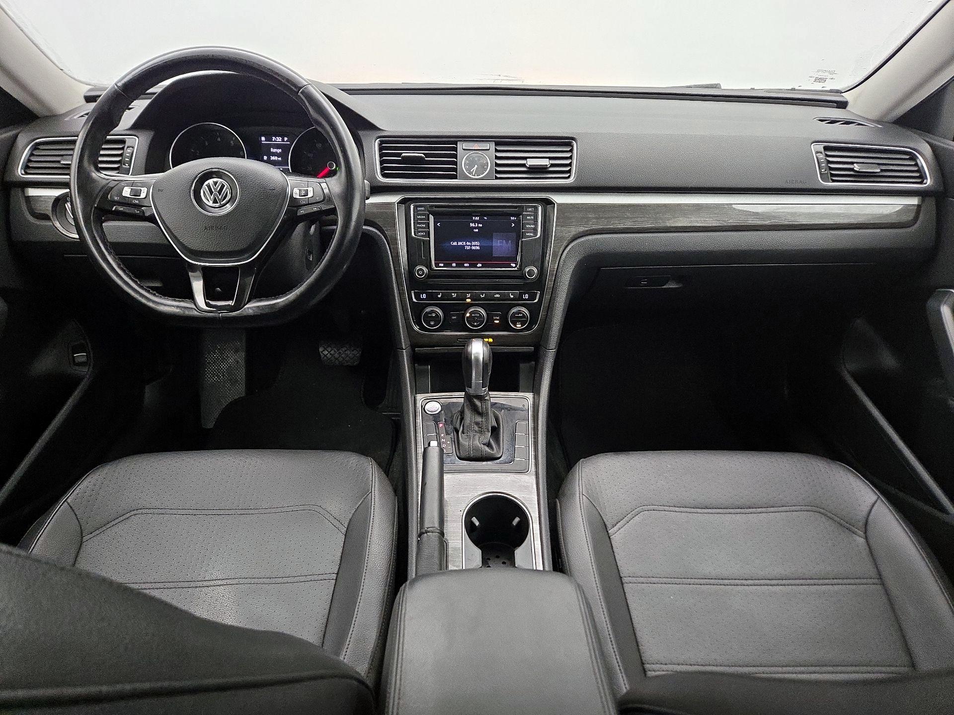 Thumbnail: 2017 Volkswagen Passat - 9