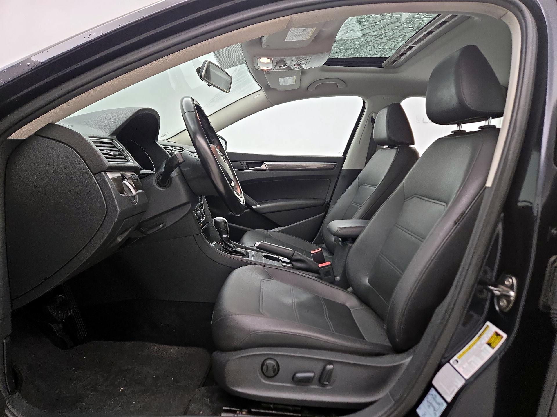 Thumbnail: 2017 Volkswagen Passat - 11