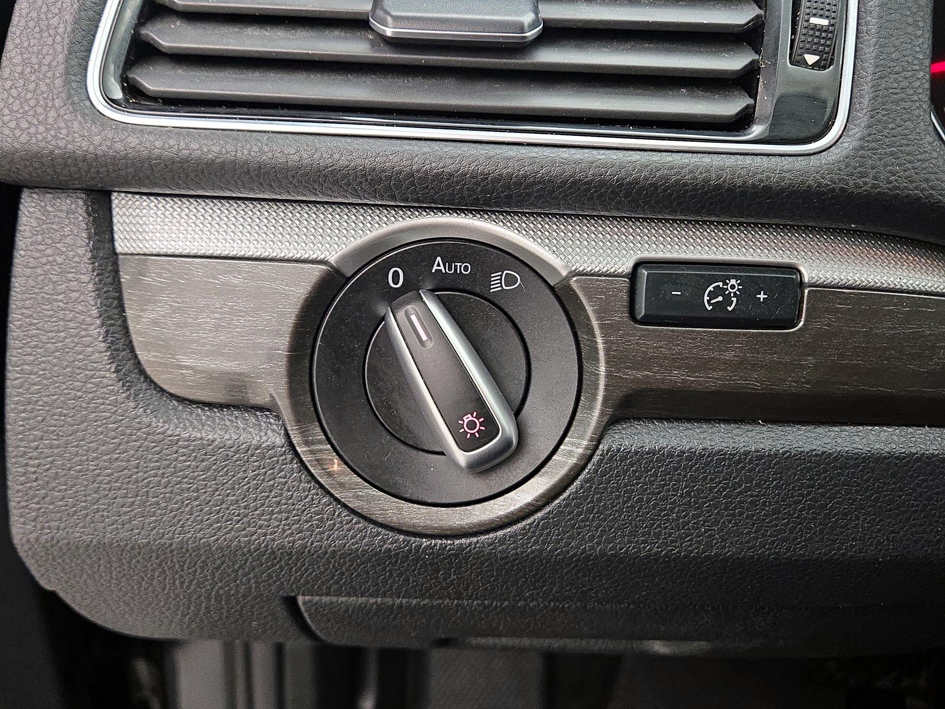 Thumbnail: 2017 Volkswagen Passat - 13