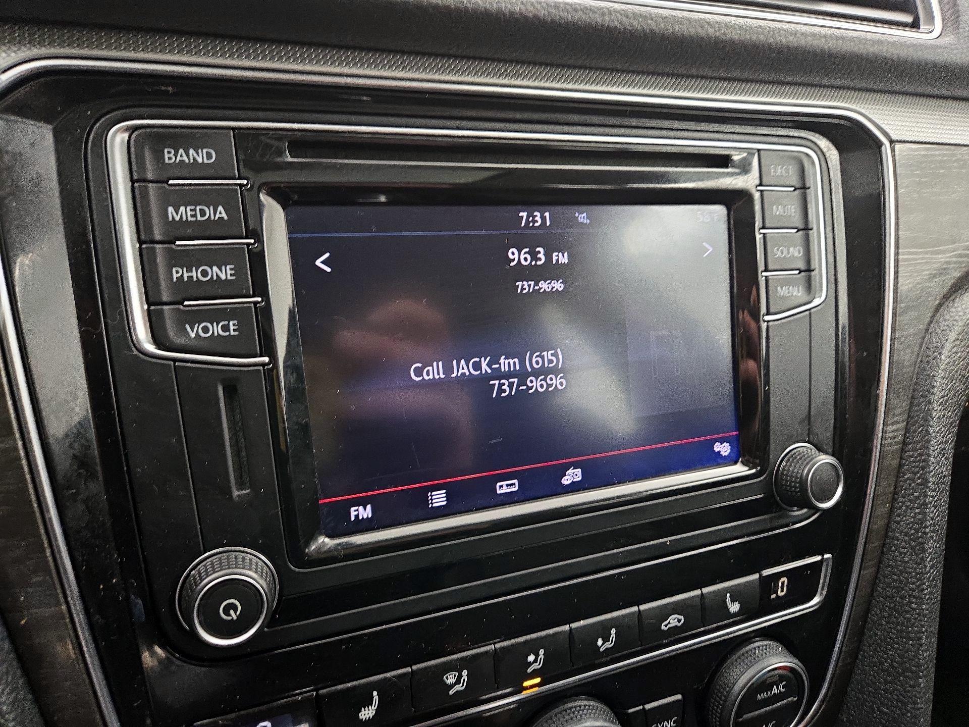 Thumbnail: 2017 Volkswagen Passat - 15