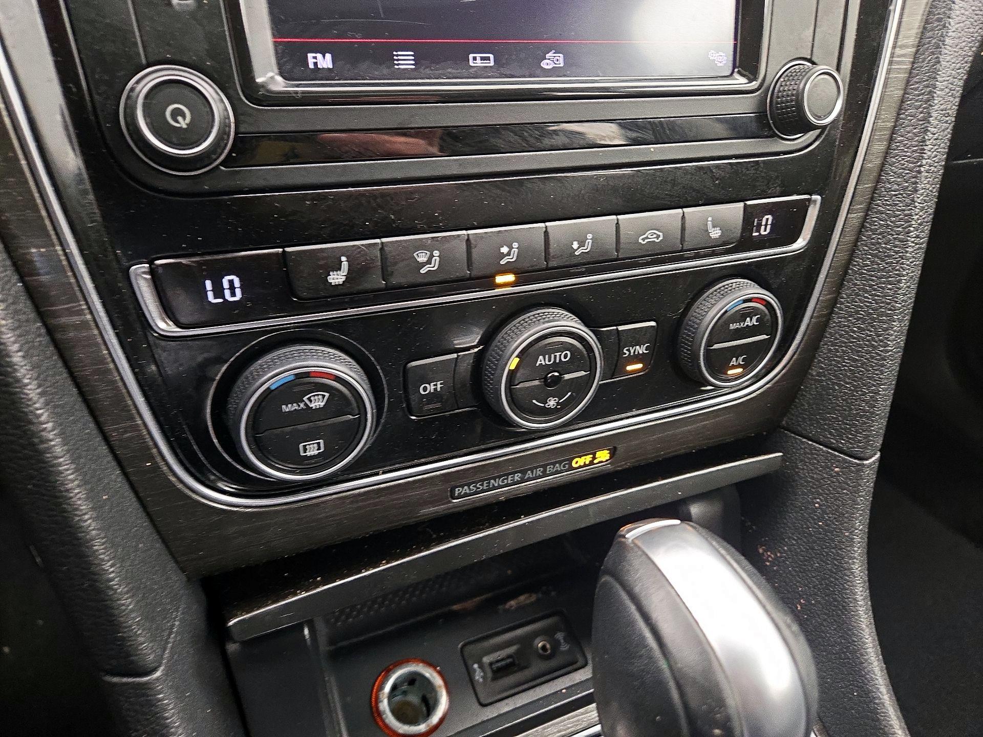 Thumbnail: 2017 Volkswagen Passat - 16