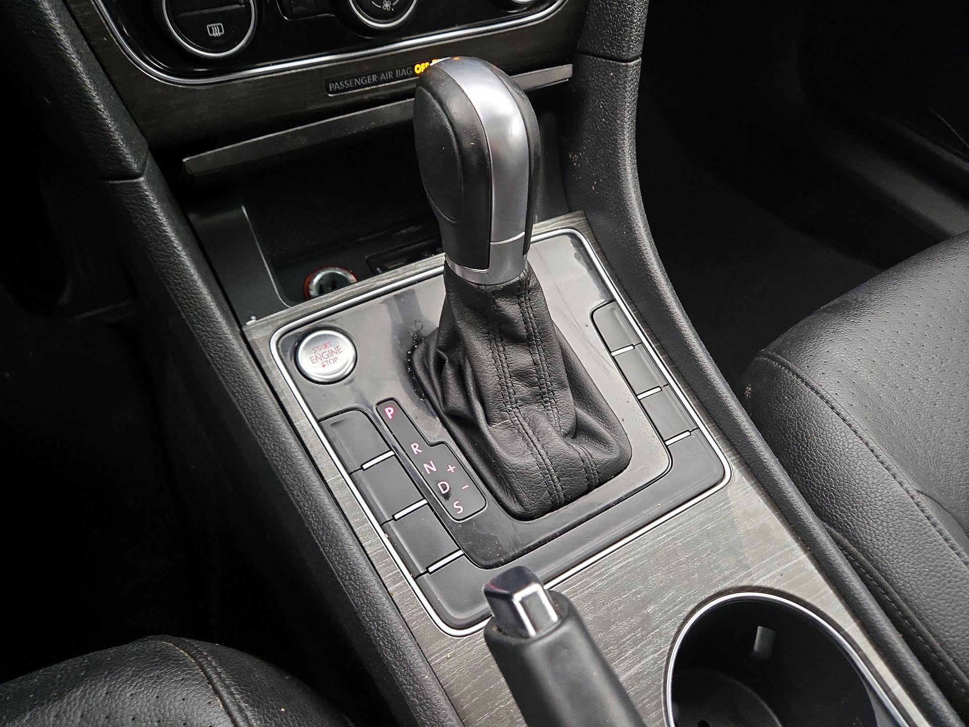 Thumbnail: 2017 Volkswagen Passat - 17