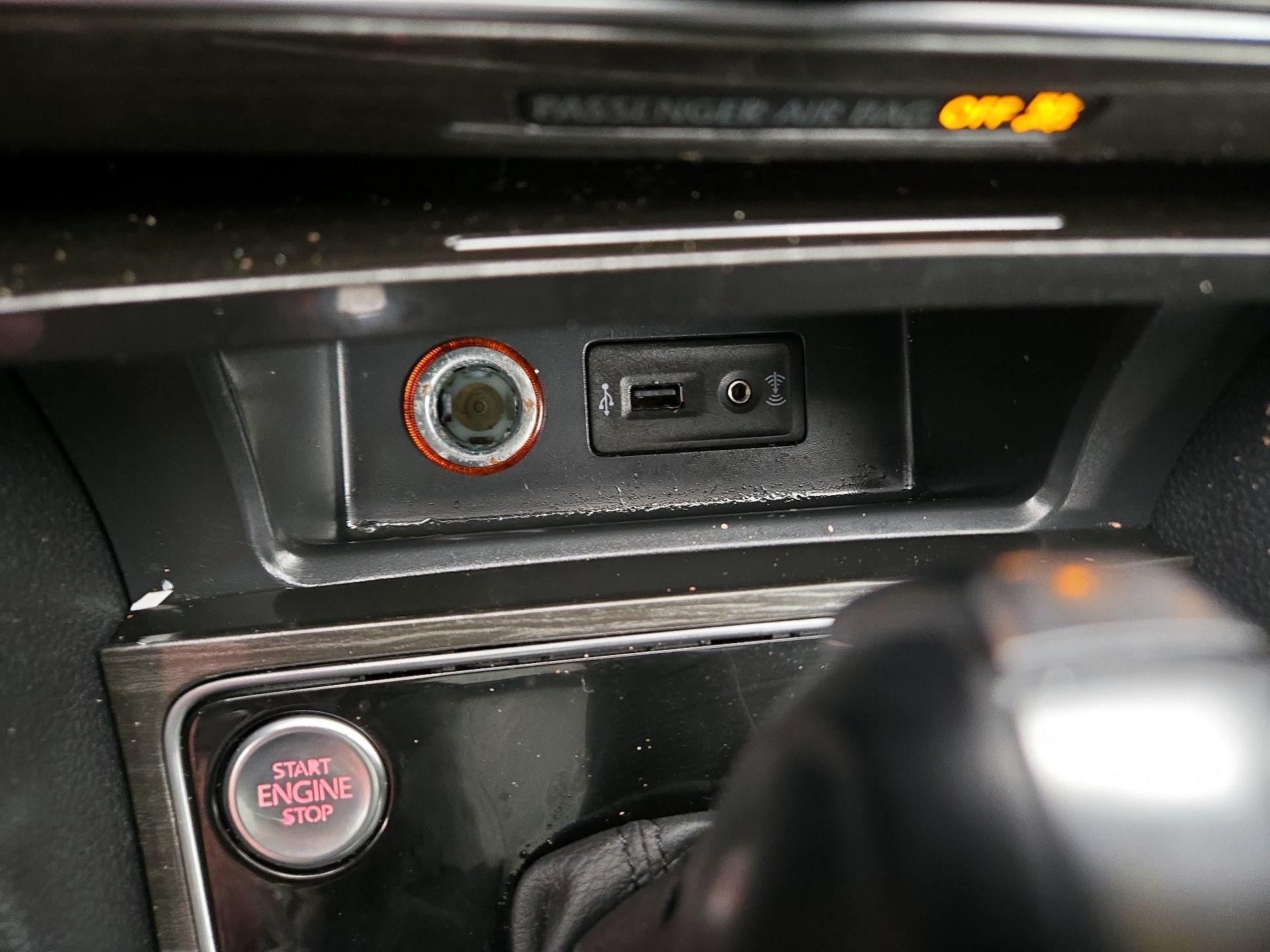 Thumbnail: 2017 Volkswagen Passat - 18