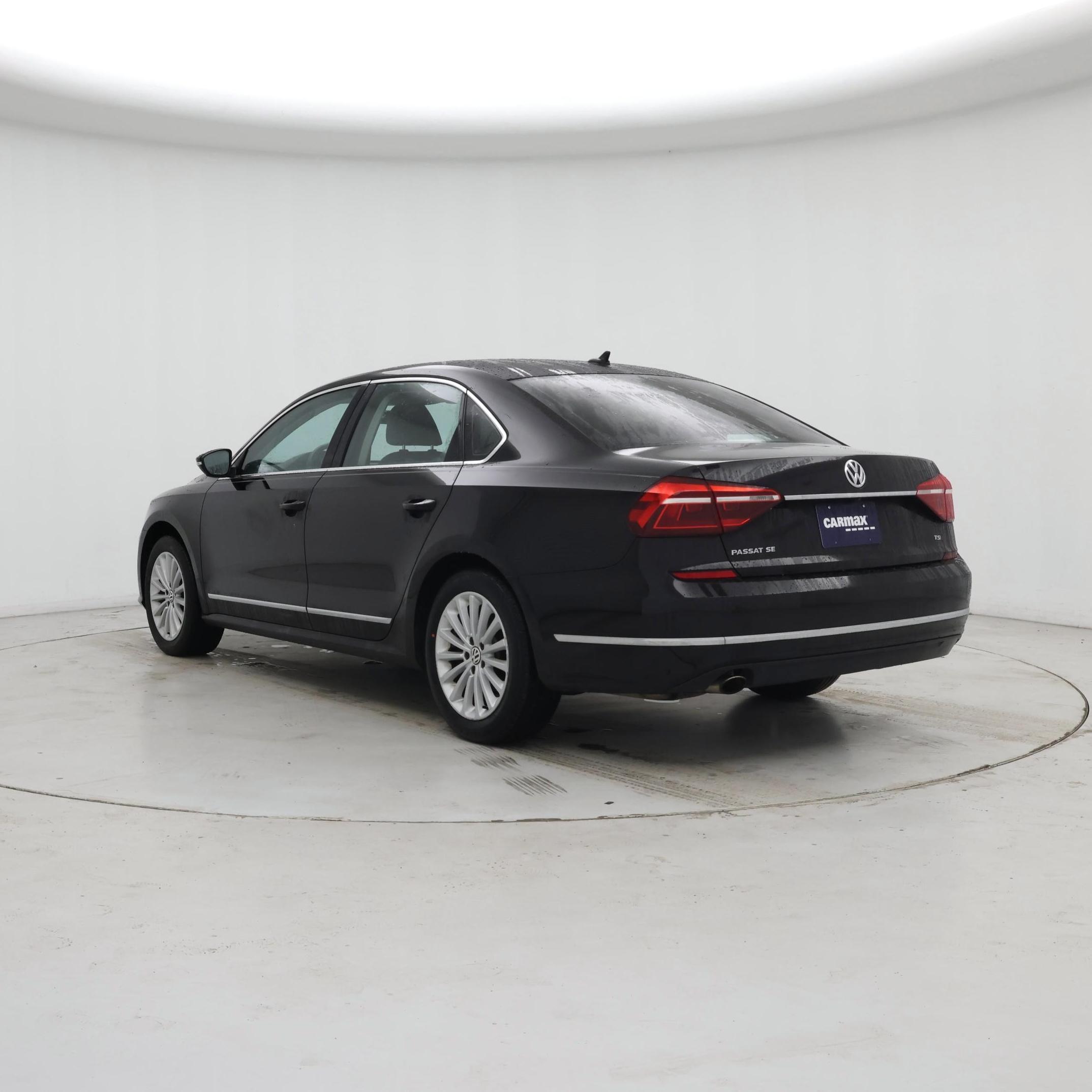 Thumbnail: 2017 Volkswagen Passat - 2