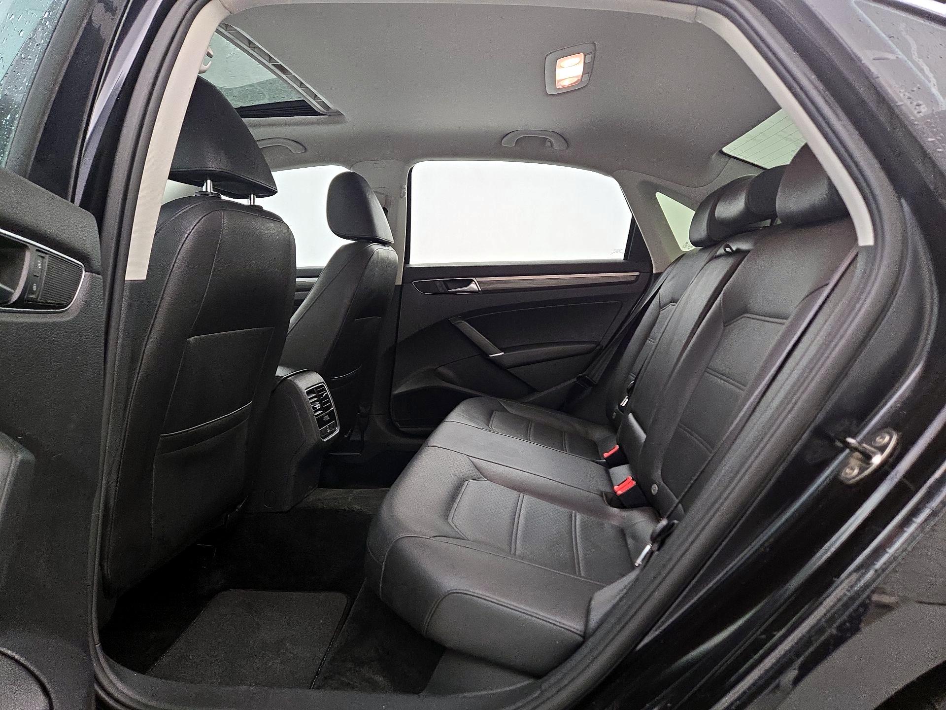 Thumbnail: 2017 Volkswagen Passat - 20