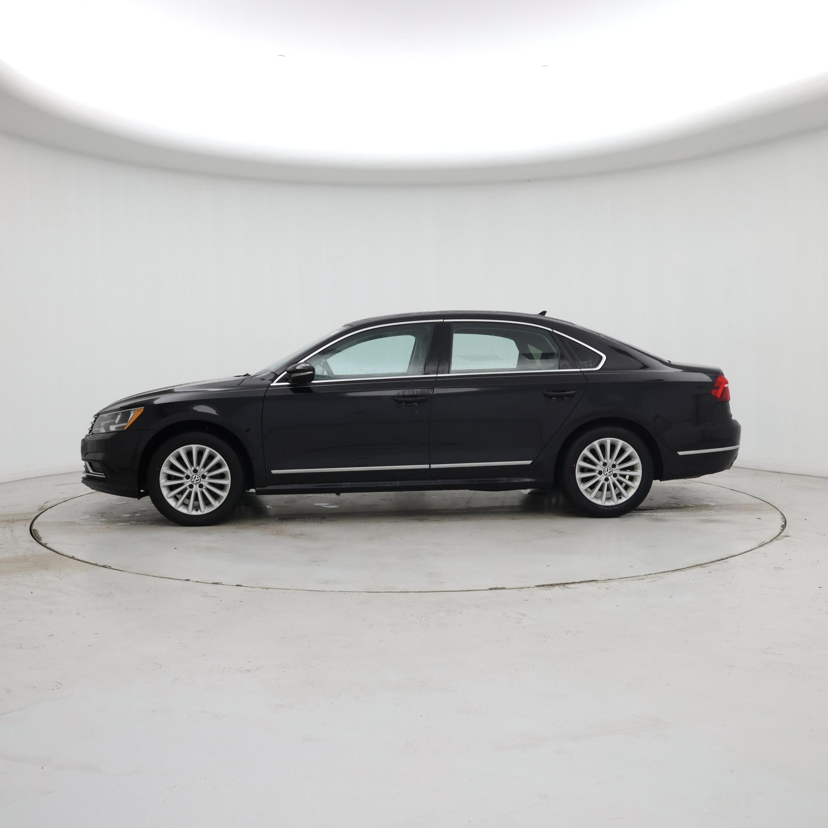 Thumbnail: 2017 Volkswagen Passat - 3