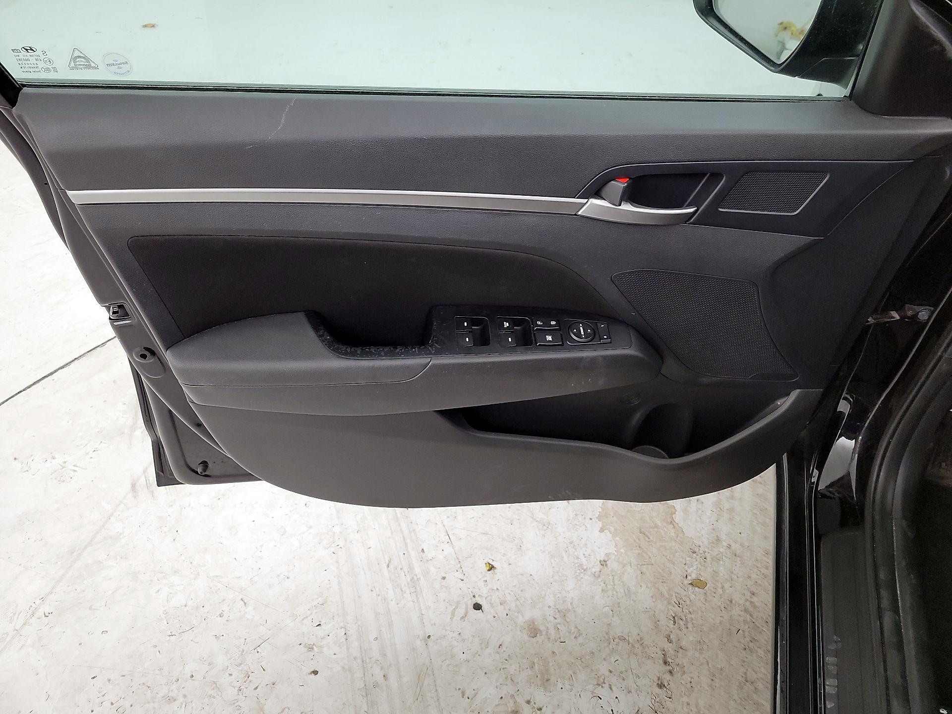 Thumbnail: 2020 Hyundai Elantra - 12