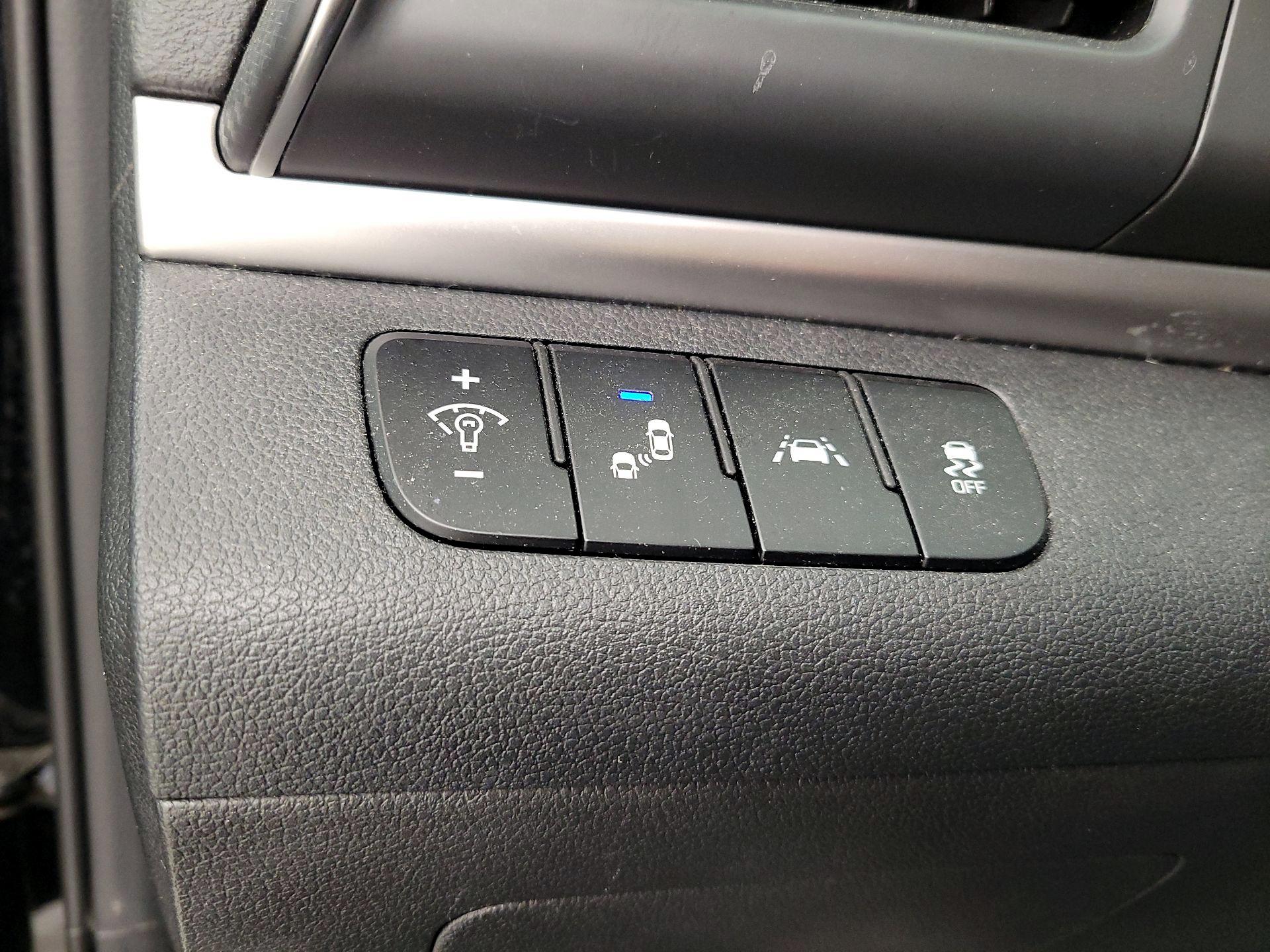 Thumbnail: 2020 Hyundai Elantra - 13