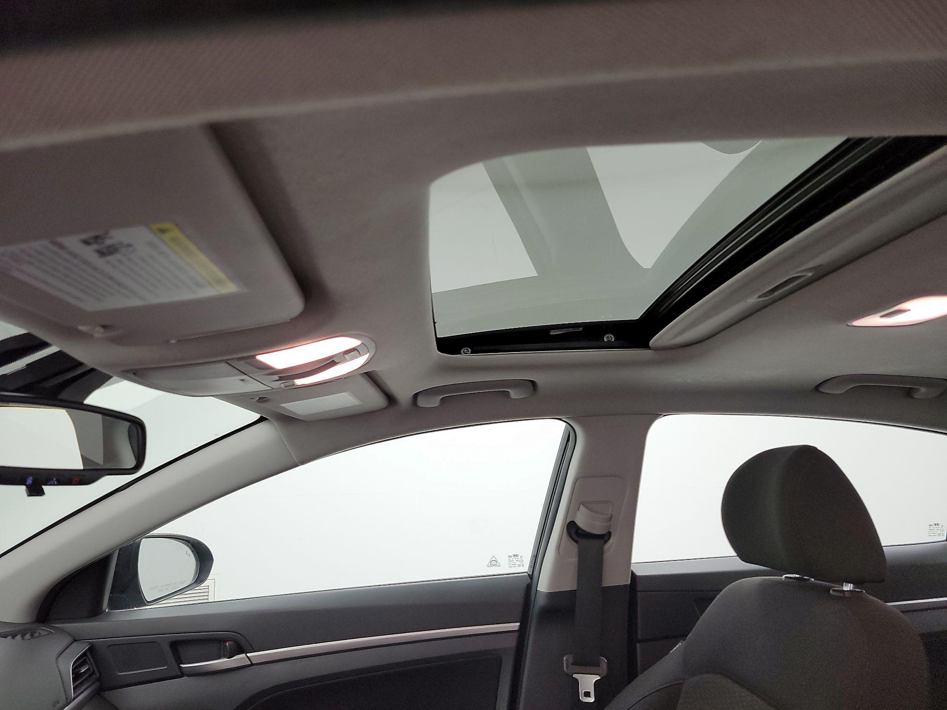 Thumbnail: 2020 Hyundai Elantra - 18