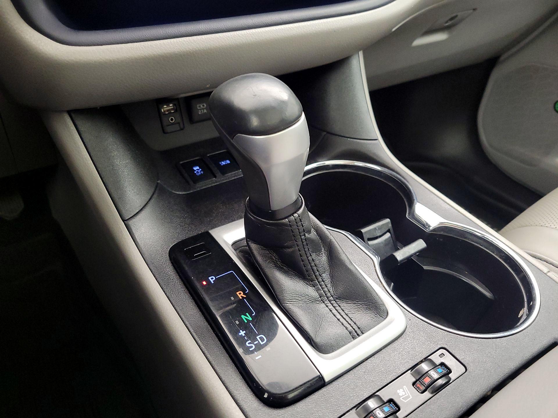 Thumbnail: 2018 Toyota Highlander - 18