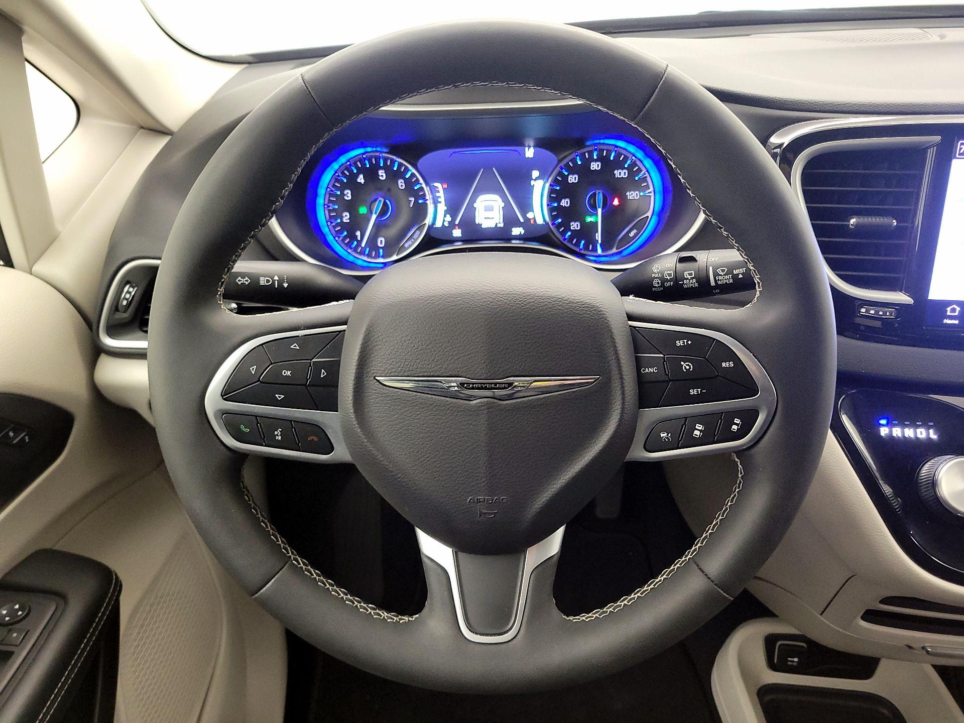 Thumbnail: 2024 Chrysler Pacifica - 10