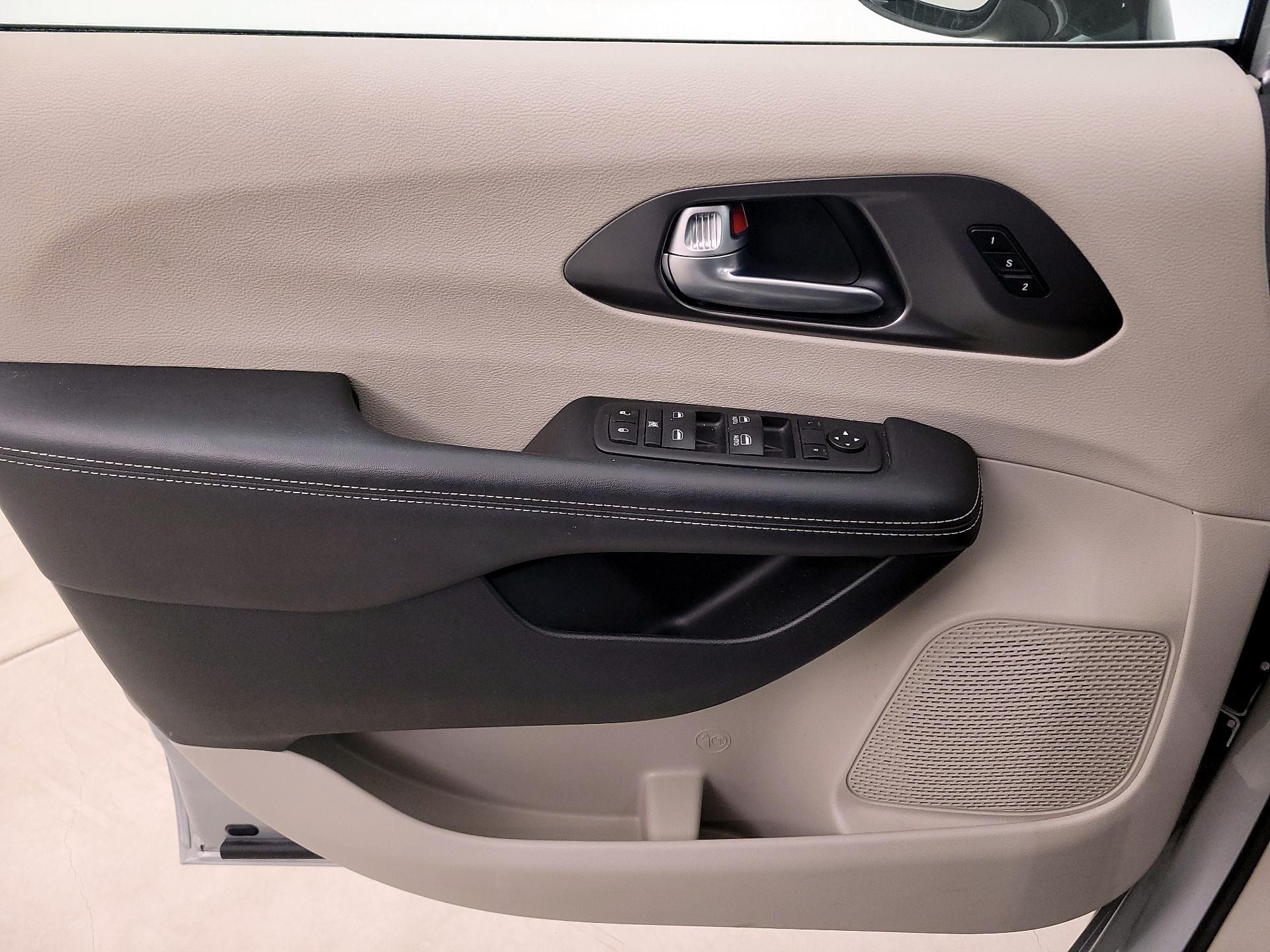 Thumbnail: 2024 Chrysler Pacifica - 12