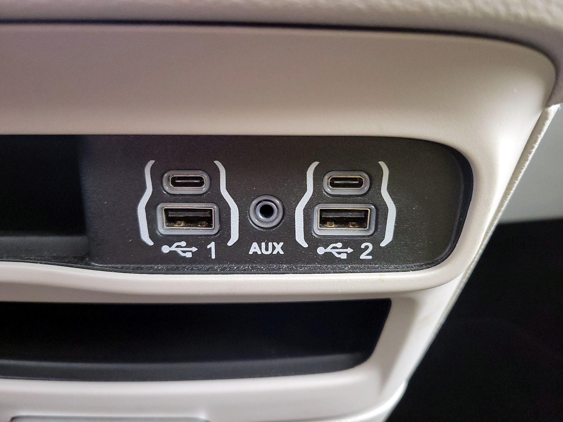 Thumbnail: 2024 Chrysler Pacifica - 18