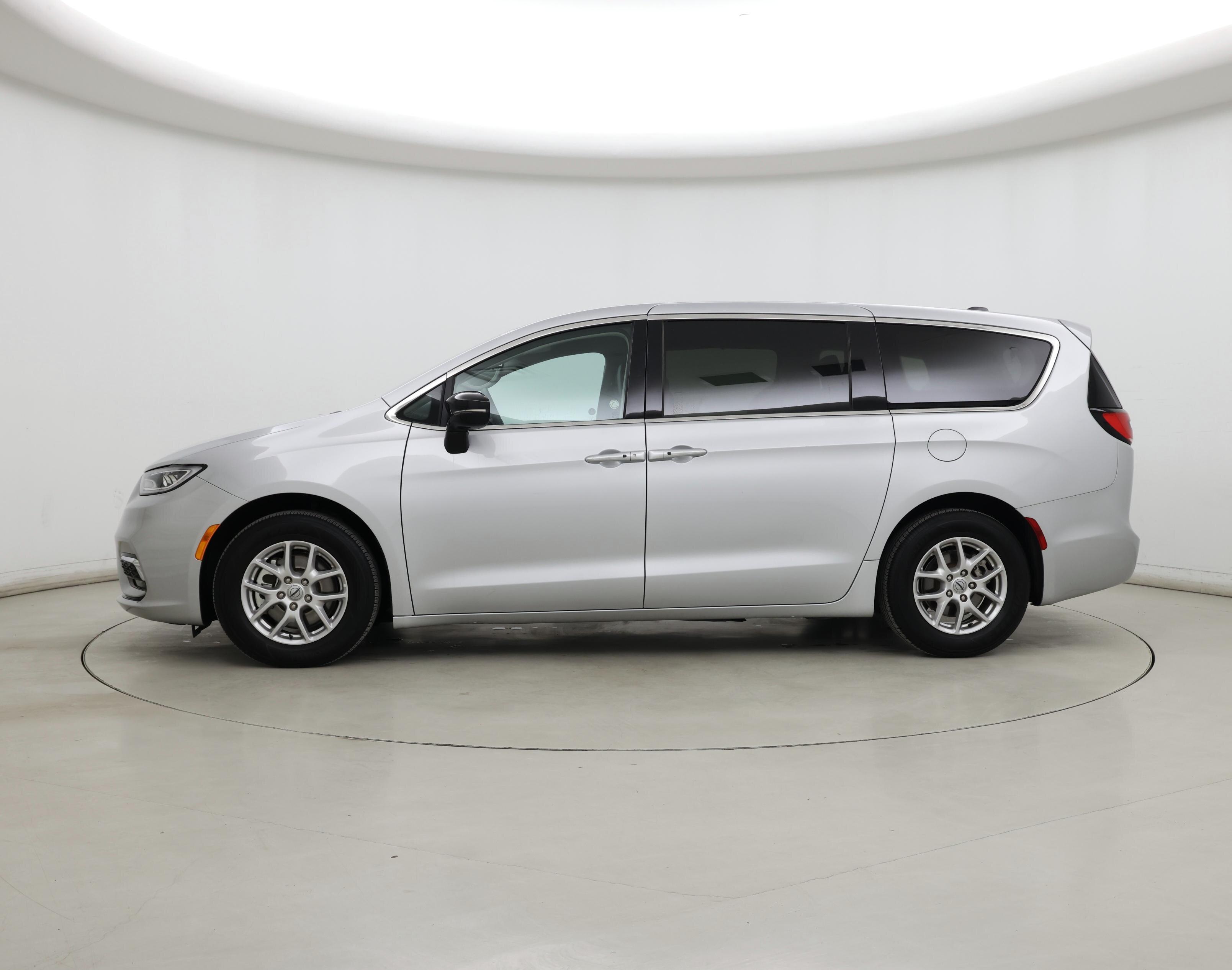 Thumbnail: 2024 Chrysler Pacifica - 3