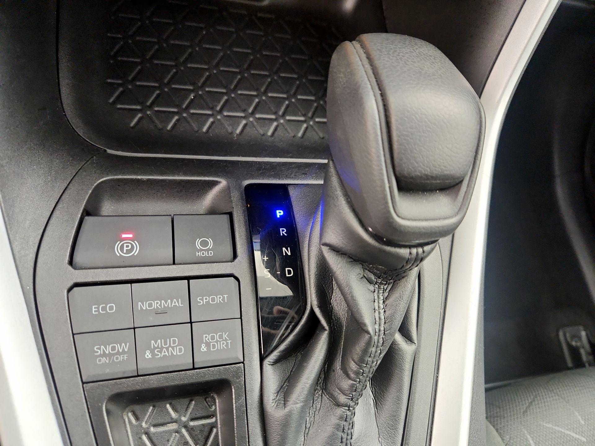 Thumbnail: 2023 Toyota RAV4 - 17