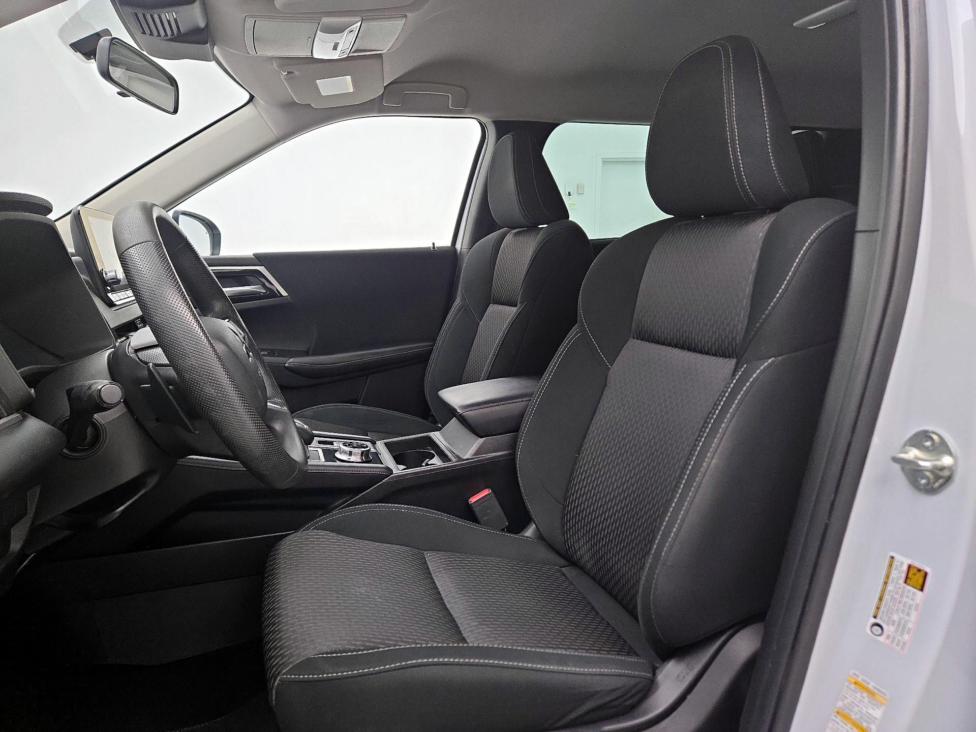 Thumbnail: 2022 Mitsubishi Outlander - 11