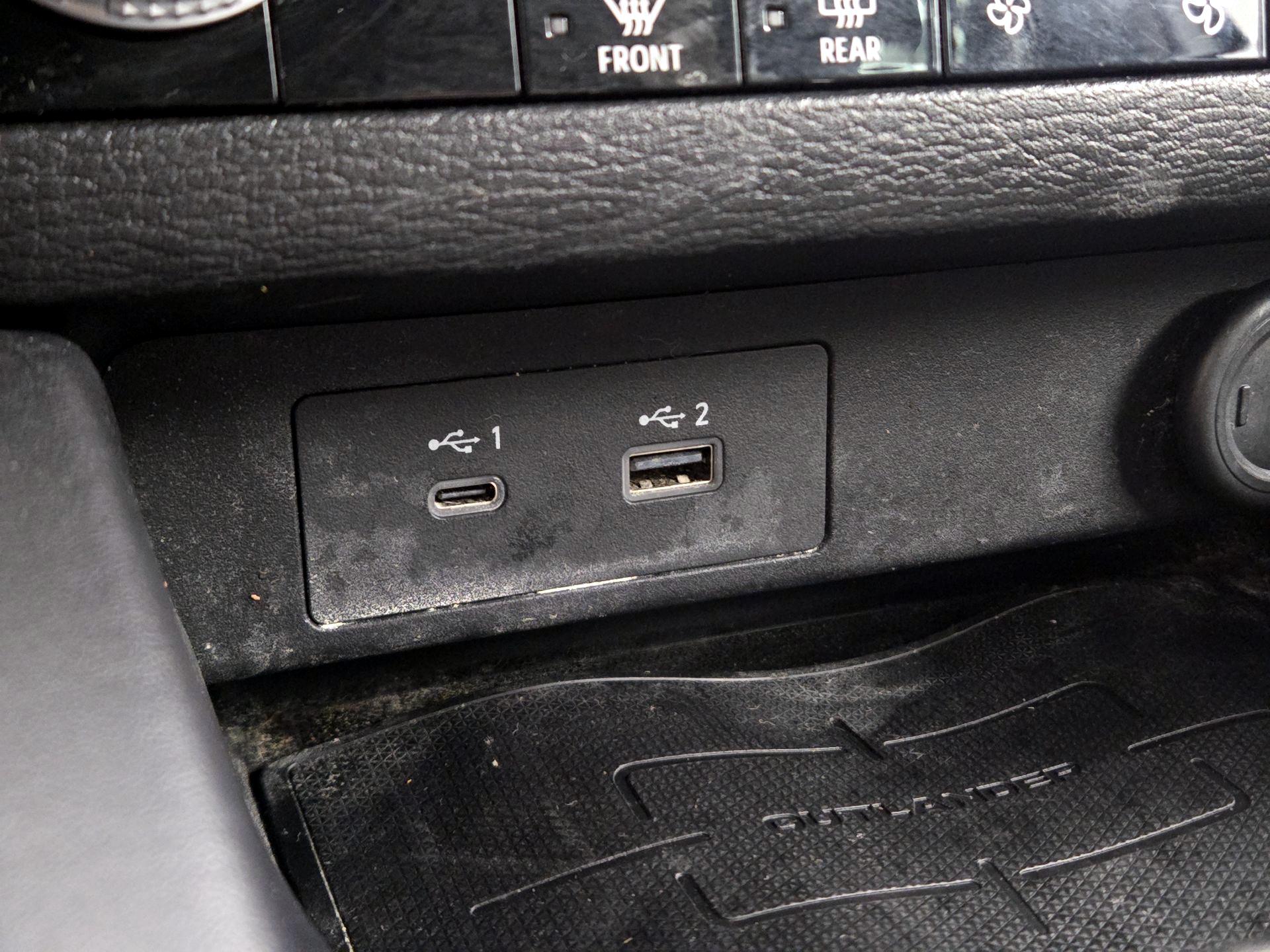 Thumbnail: 2022 Mitsubishi Outlander - 18