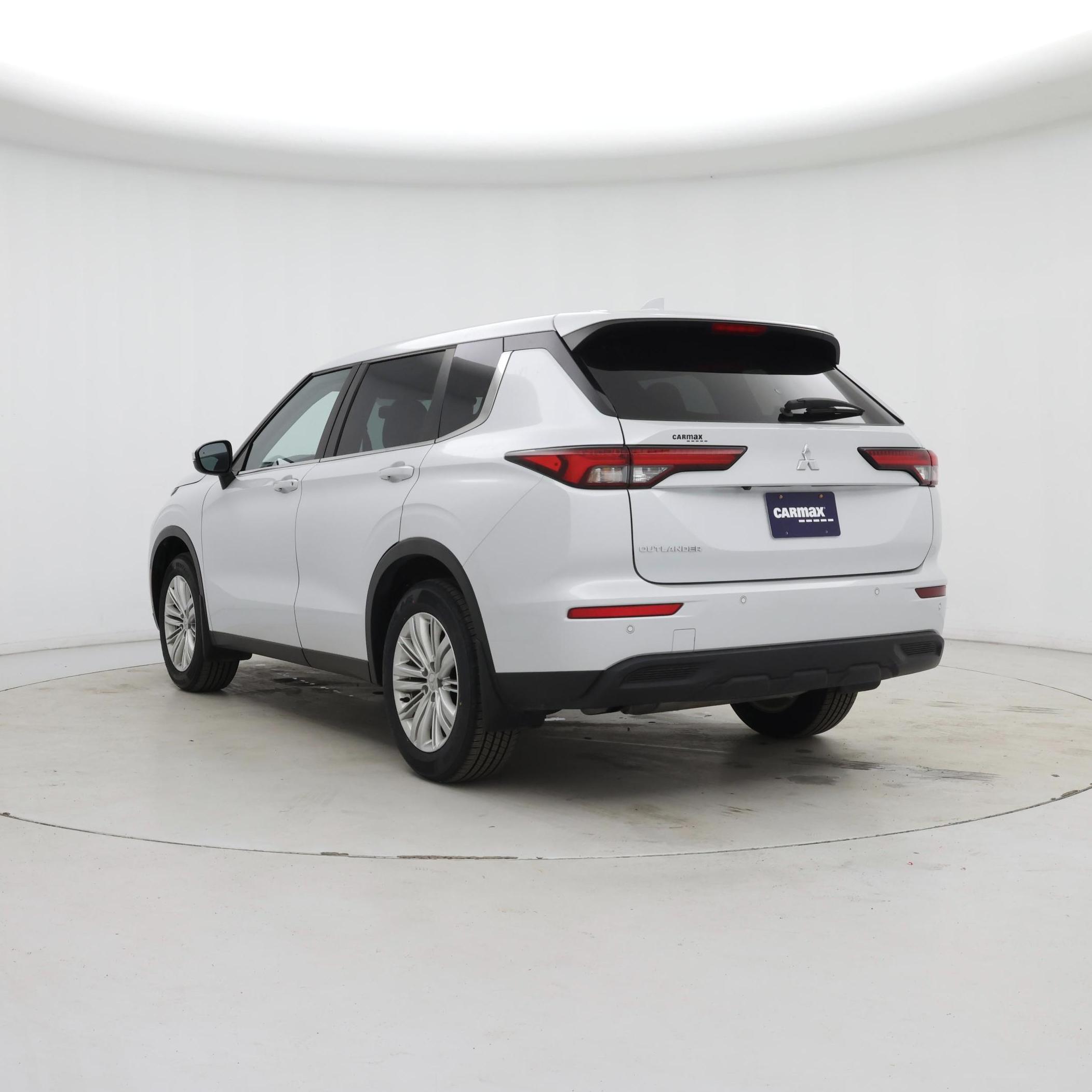 Thumbnail: 2022 Mitsubishi Outlander - 2