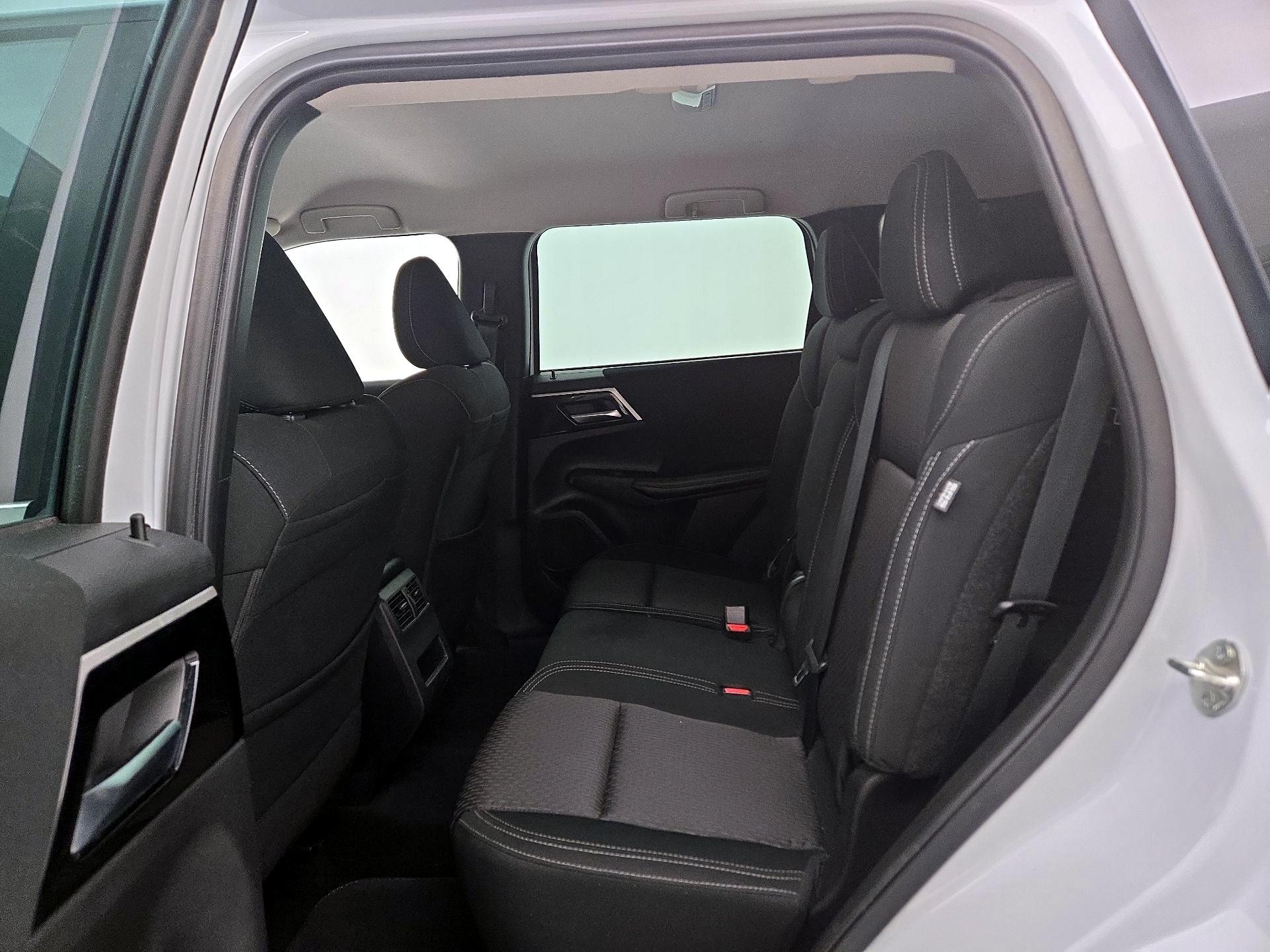 Thumbnail: 2022 Mitsubishi Outlander - 19