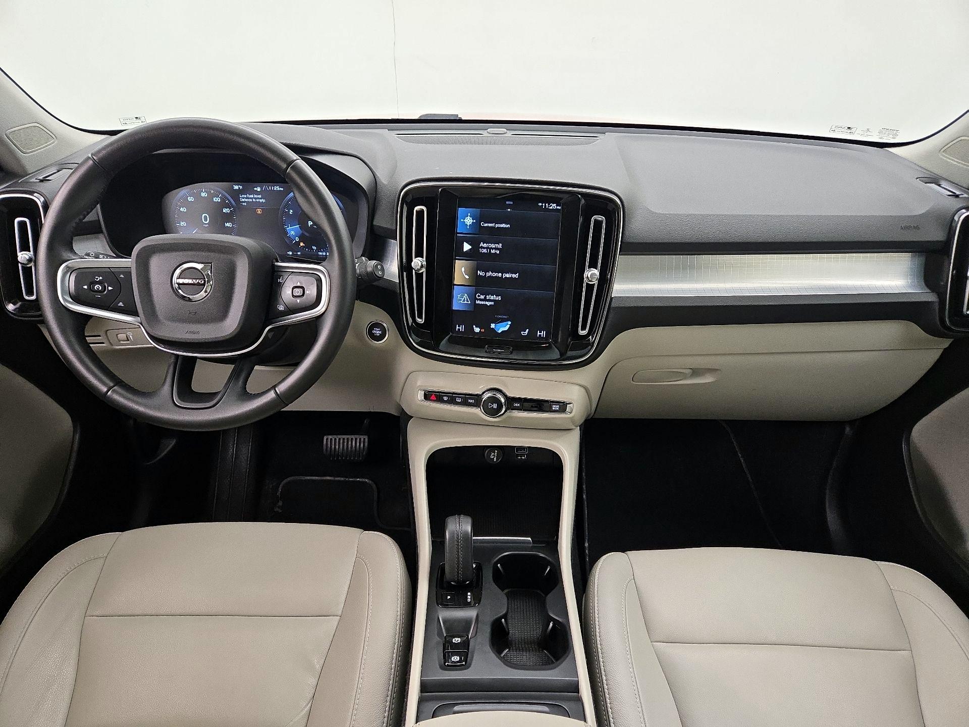 Thumbnail: 2021 Volvo XC40 - 9