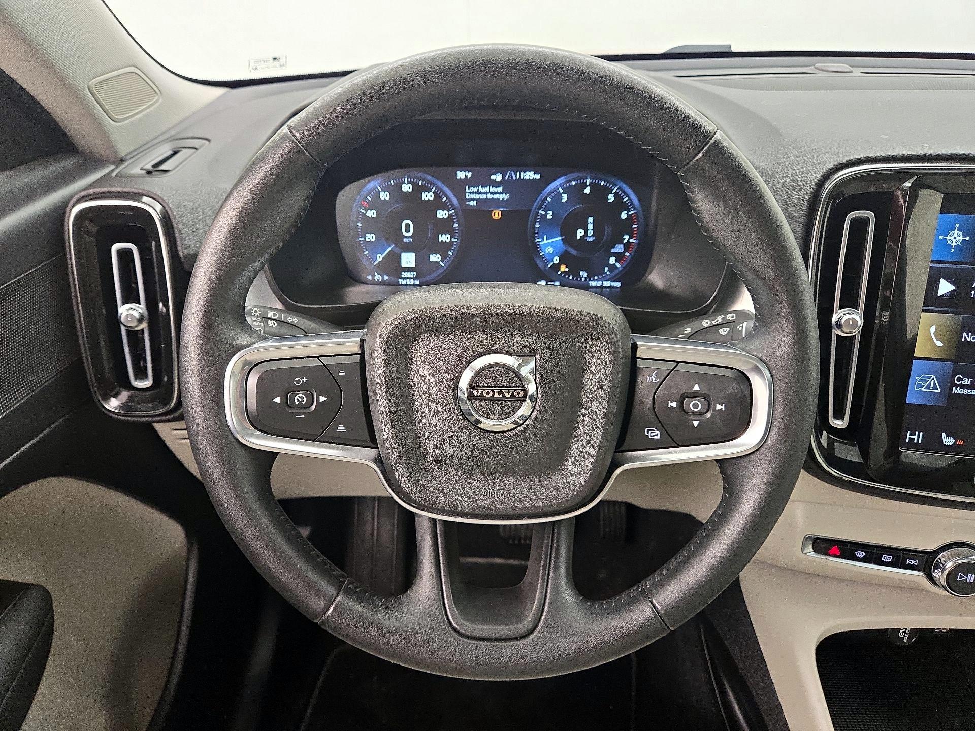 Thumbnail: 2021 Volvo XC40 - 10