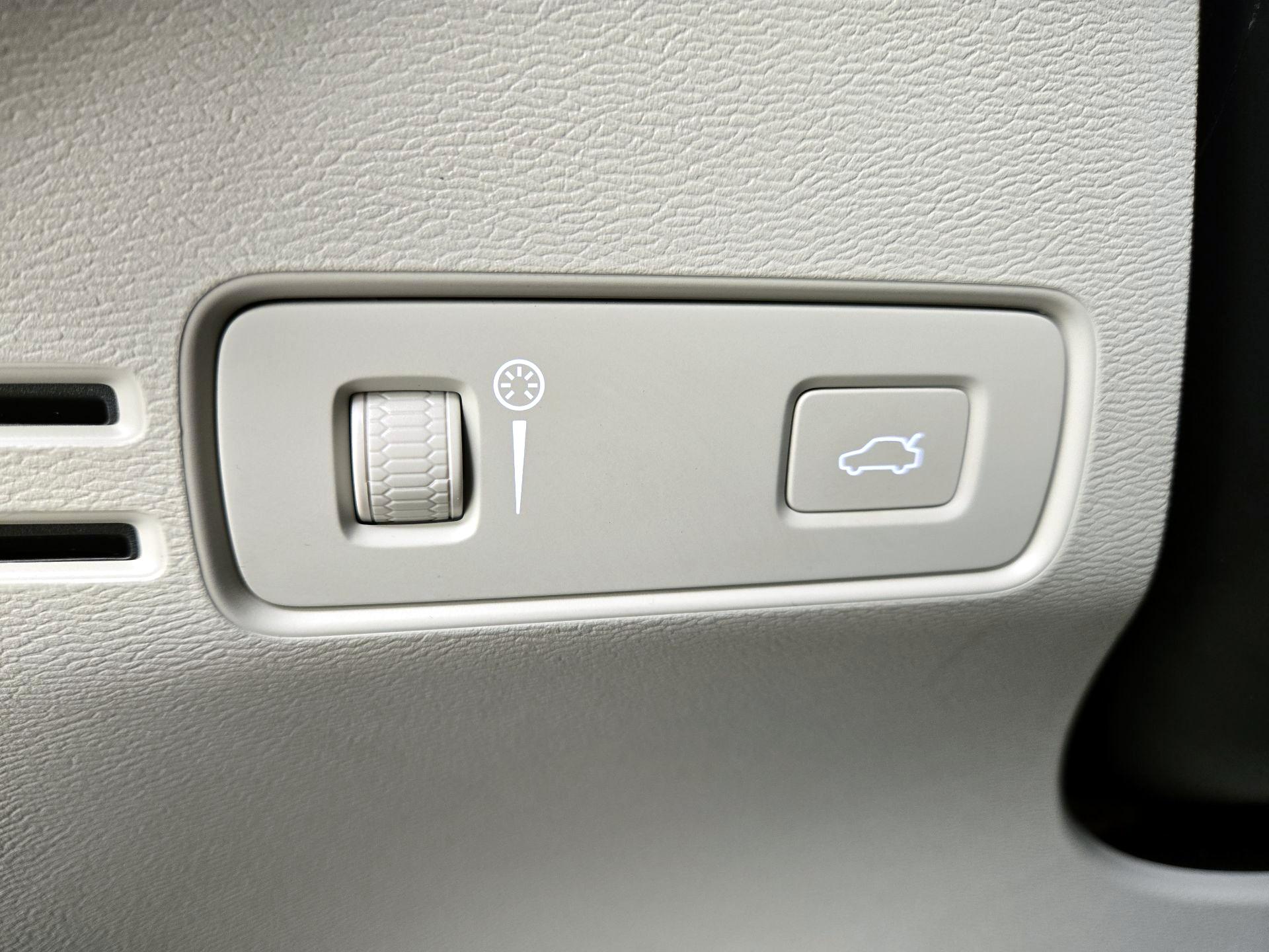 Thumbnail: 2021 Volvo XC40 - 13