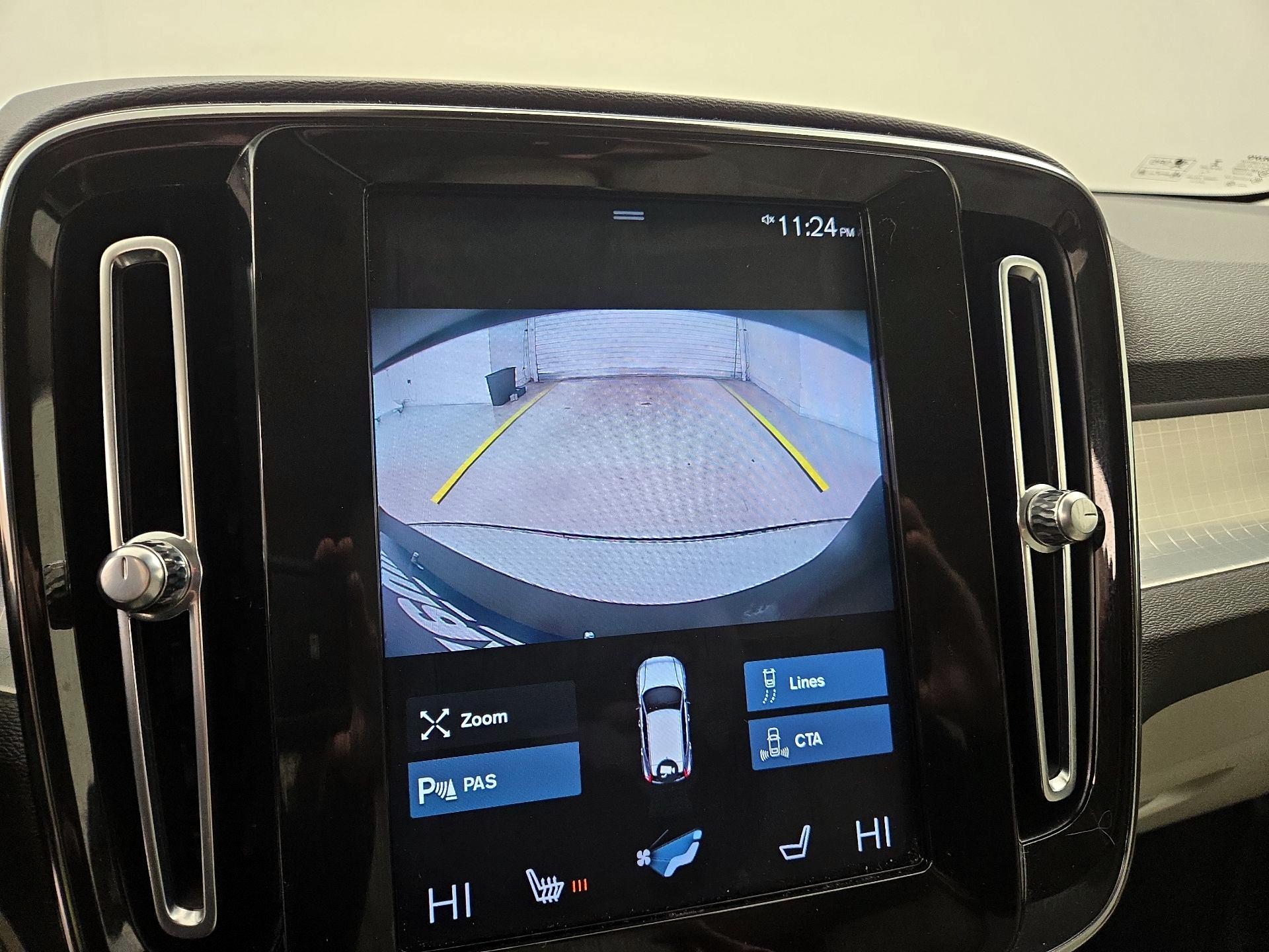 Thumbnail: 2021 Volvo XC40 - 14