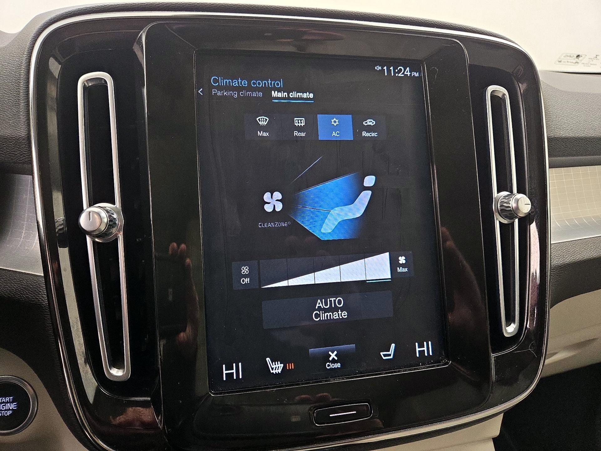 Thumbnail: 2021 Volvo XC40 - 16