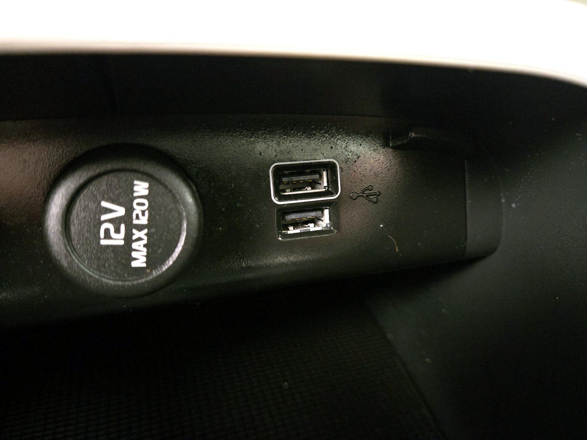 Thumbnail: 2021 Volvo XC40 - 18