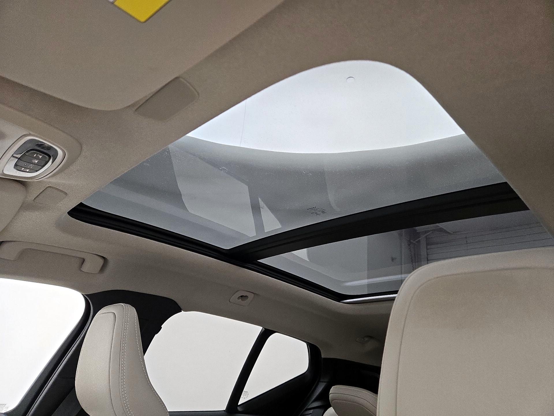 Thumbnail: 2021 Volvo XC40 - 19