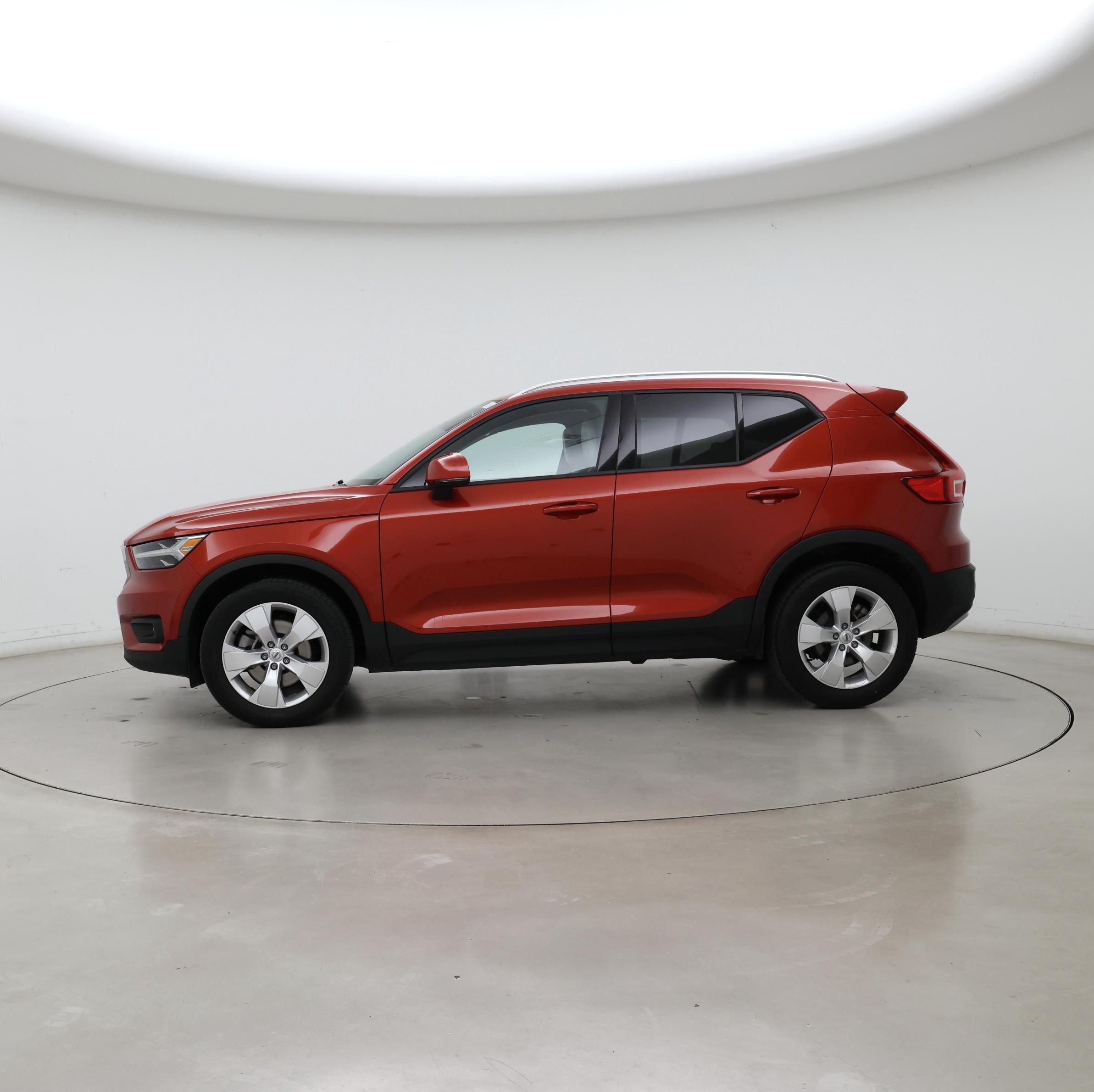 Thumbnail: 2021 Volvo XC40 - 3